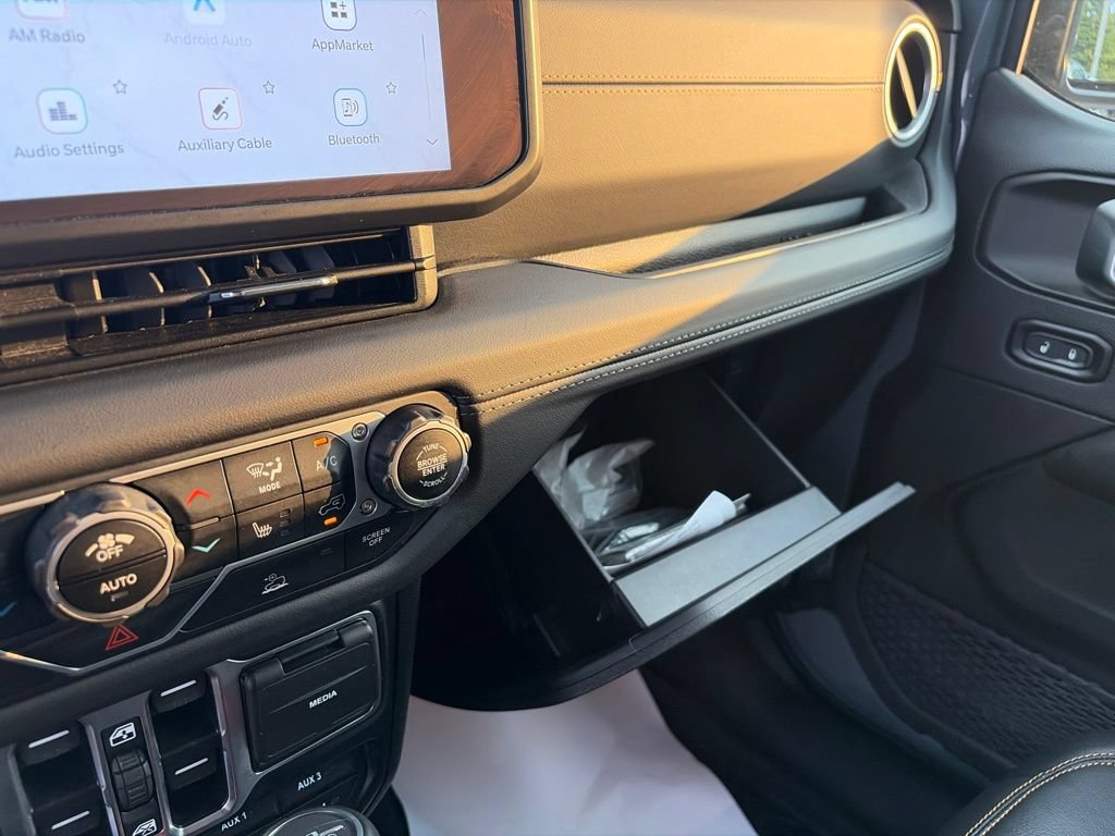 Used 2025 Jeep Gladiator Sport AWD/4WD image 37