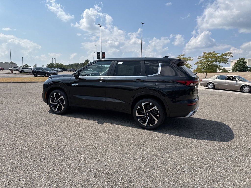 New 2025 Mitsubishi Outlander SE image 12