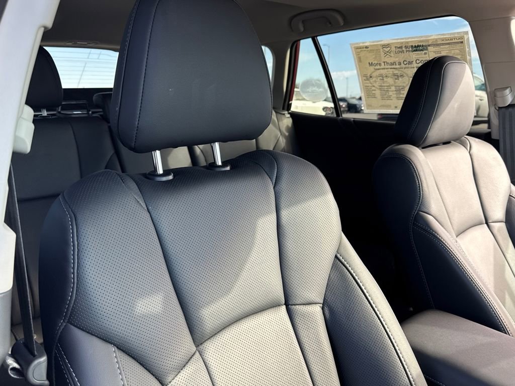 Used 2025 Subaru Outback Touring image 31