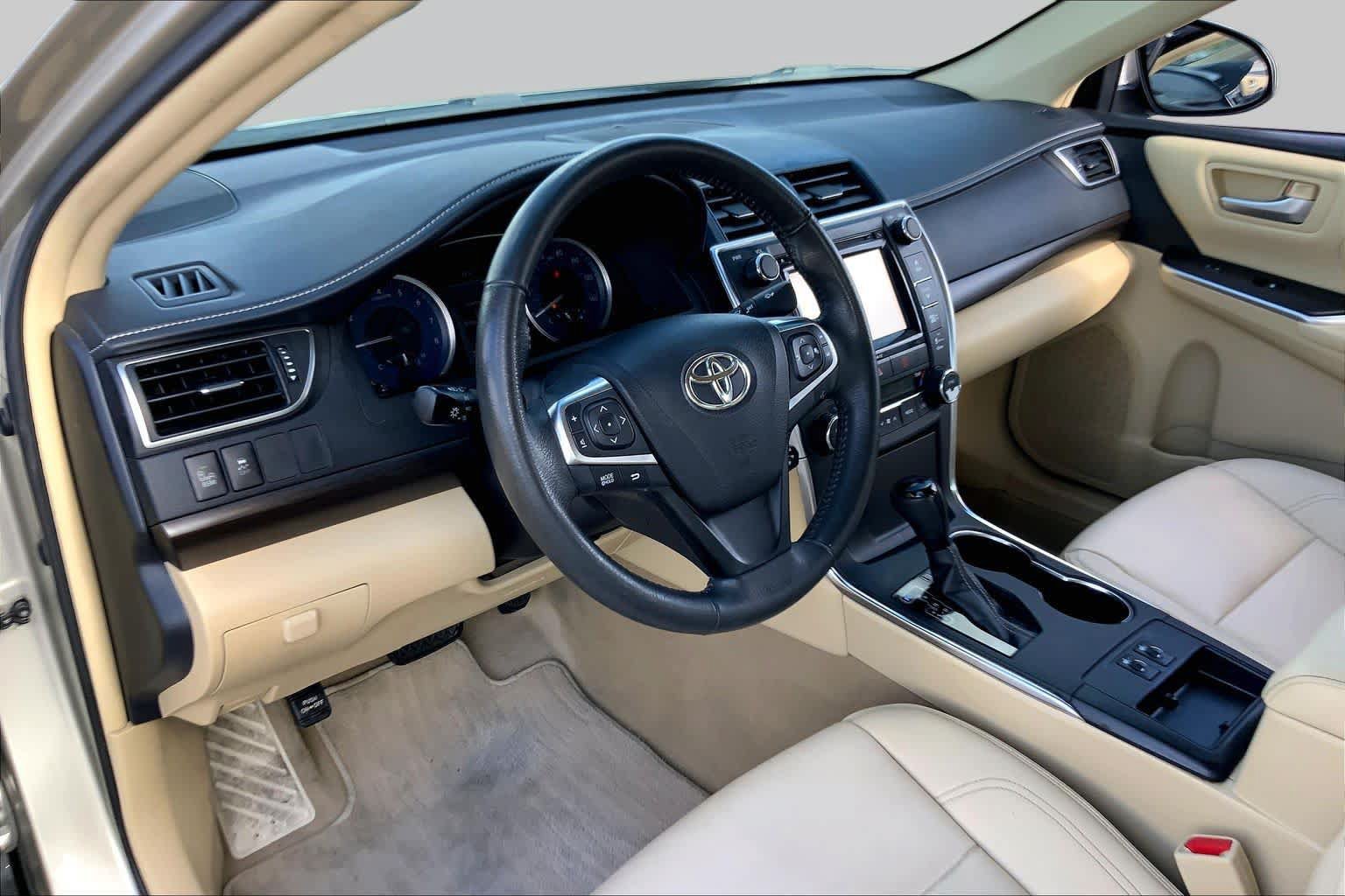 Used 2017 Toyota Camry XLE w/ Moonroof Package FWD image 17