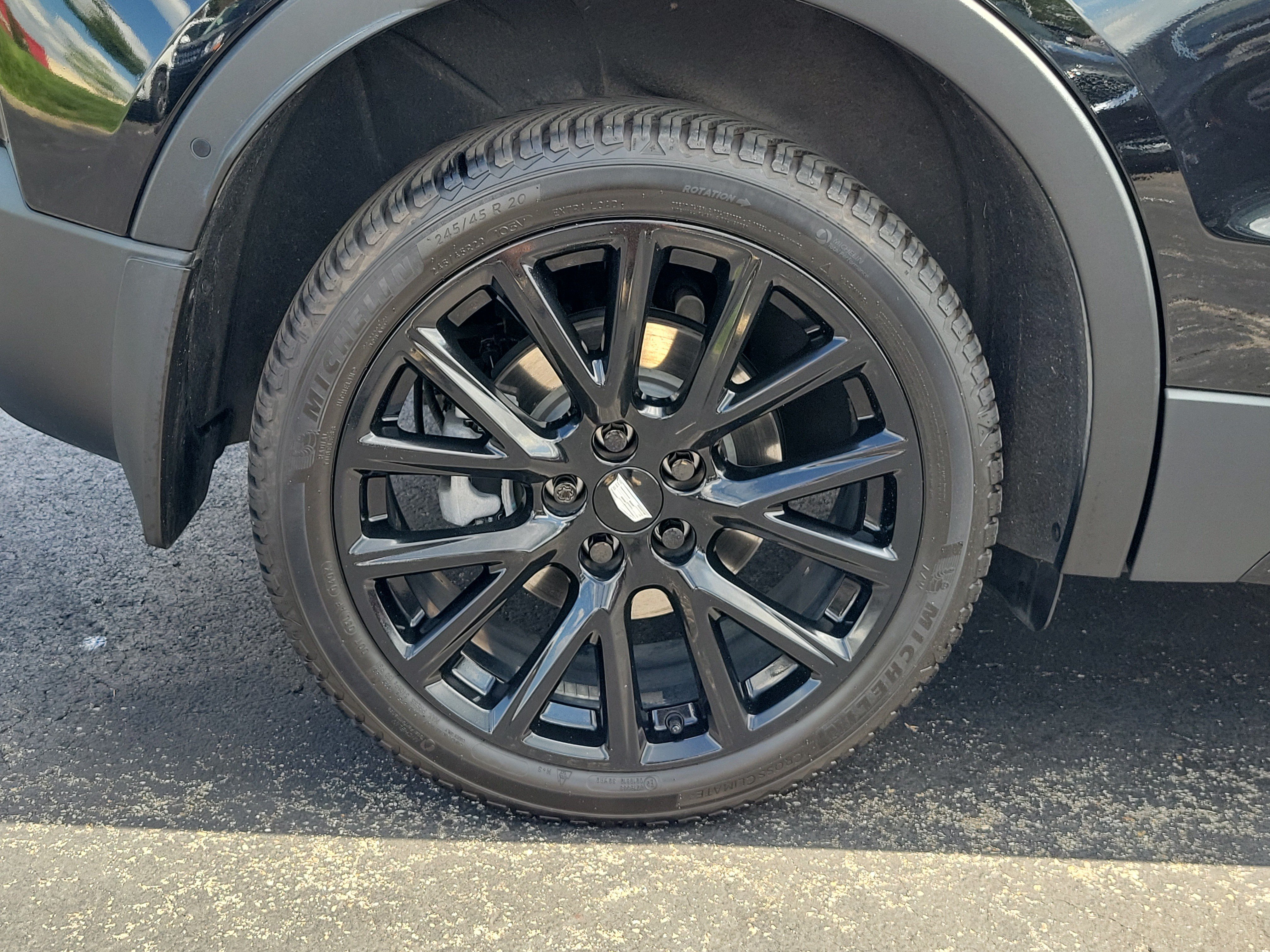 Used 2022 Cadillac XT4 Sport w/ LPO, ONYX Package AWD/4WD image 6