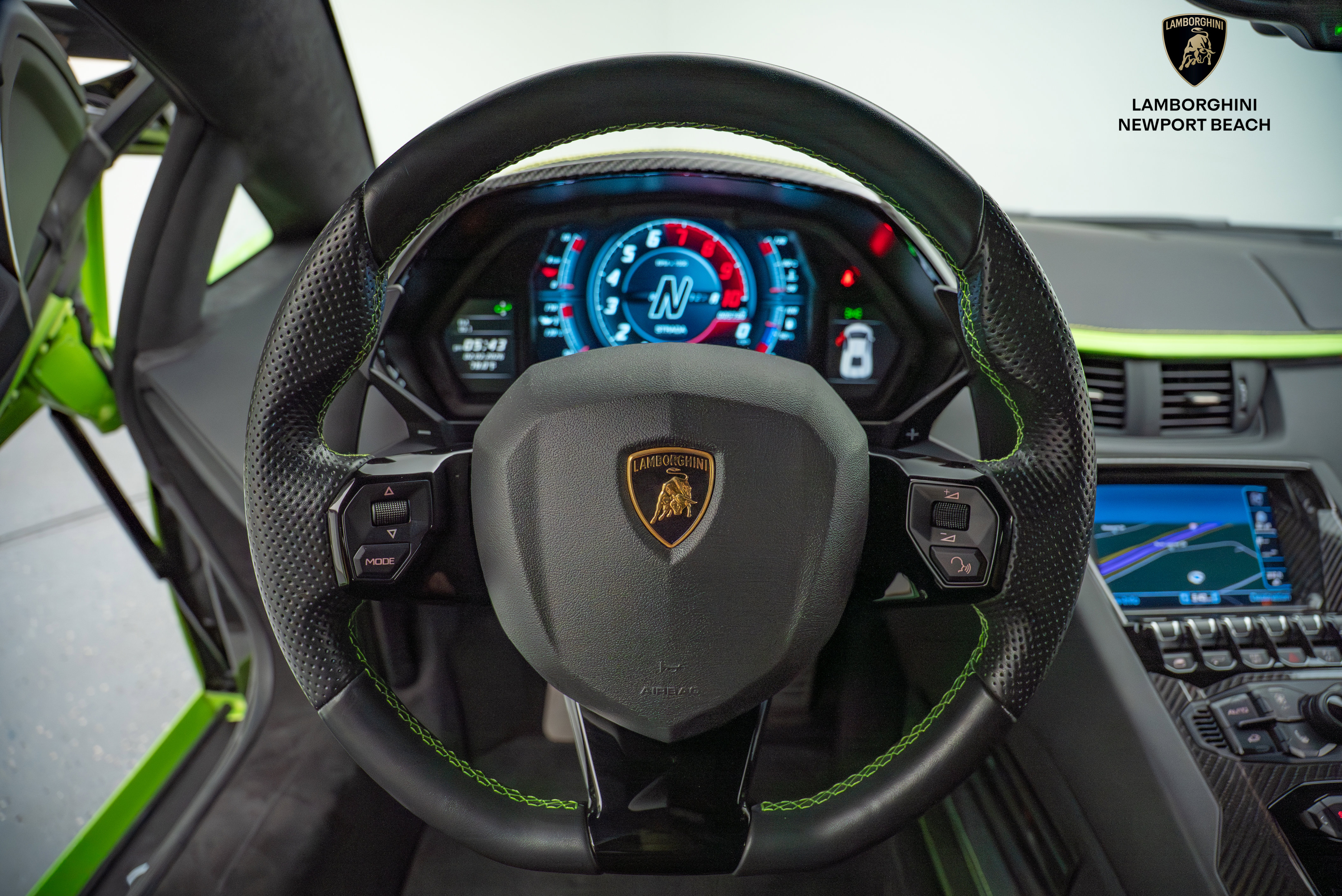 Used 2018 Lamborghini Aventador S image 31