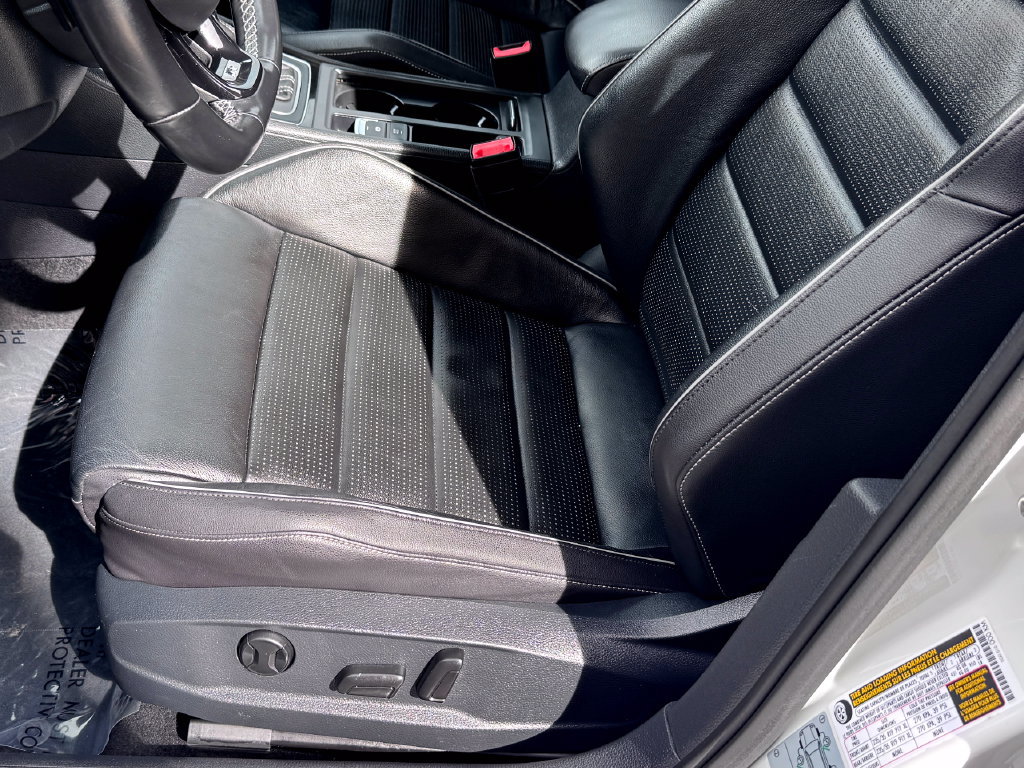 Used 2019 Volkswagen Golf R 4-Door AWD/4WD image 20