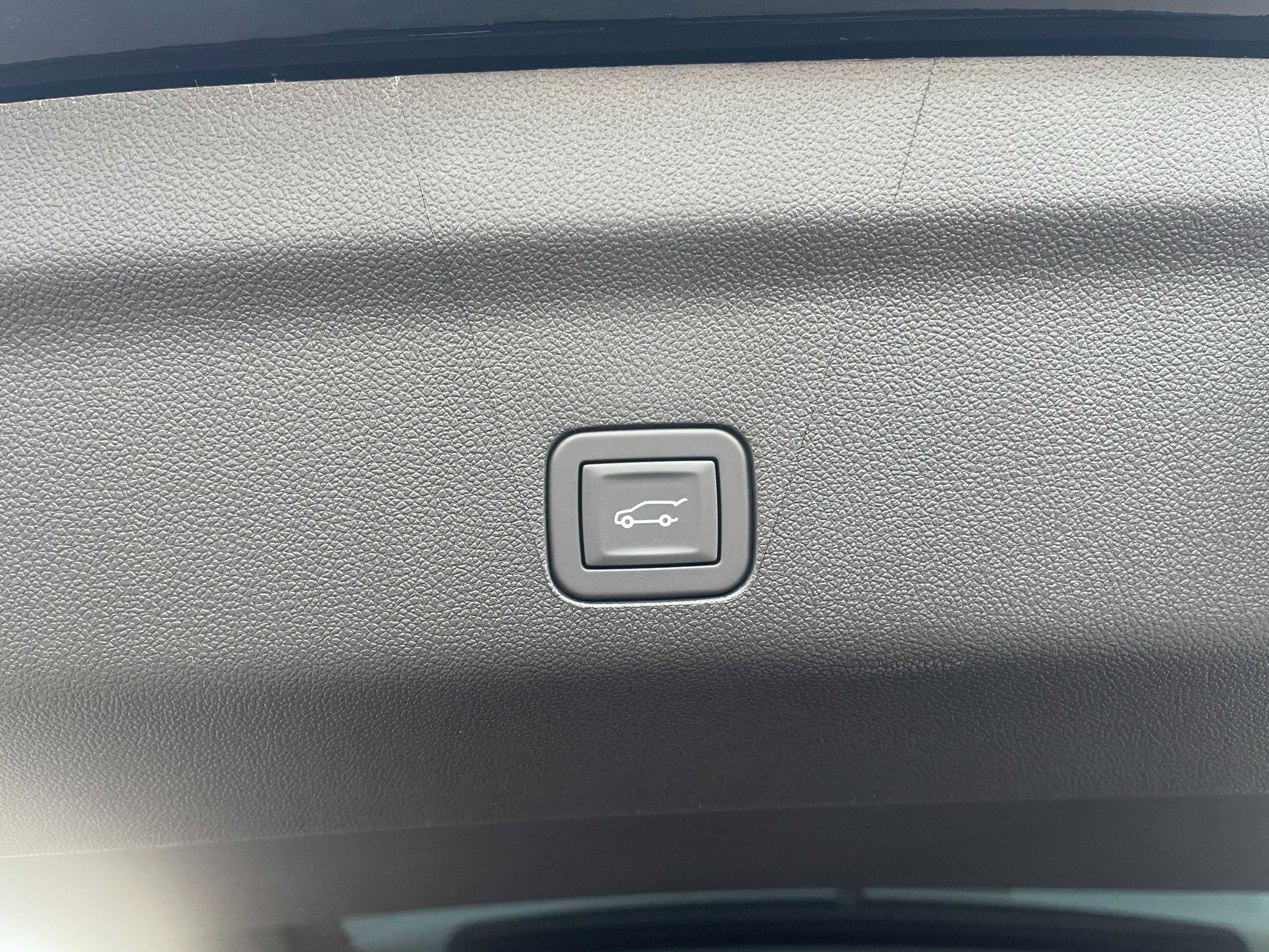 Used 2025 Cadillac Escalade ESV V image 14