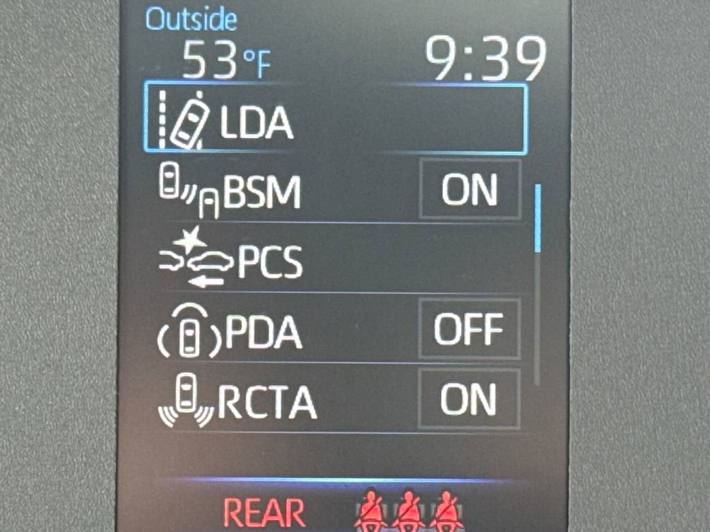 Used 2025 Toyota Corolla Cross LE w/ Moonroof Package image 19