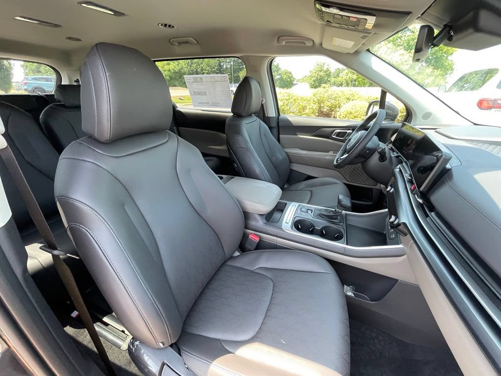 New 2026 Kia Carnival FWD image 31