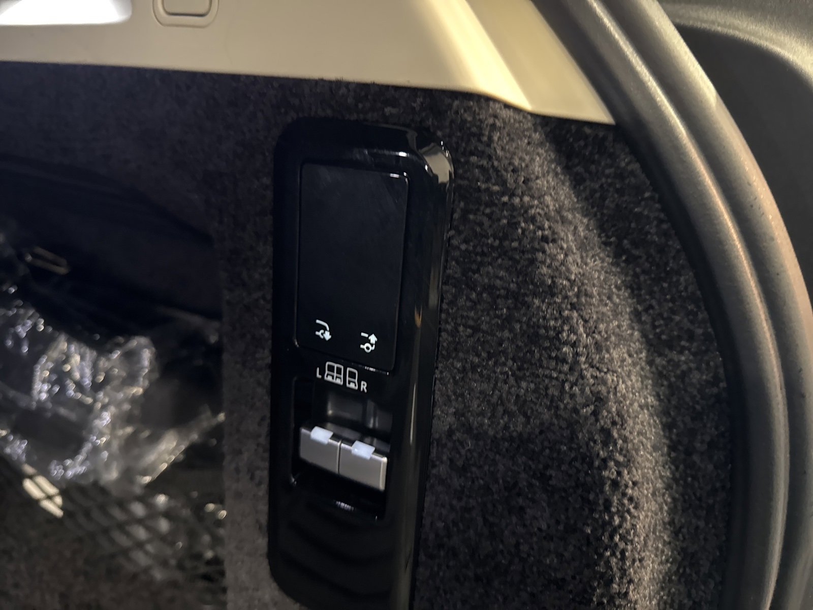 Used 2024 Land Rover Range Rover SE image 36