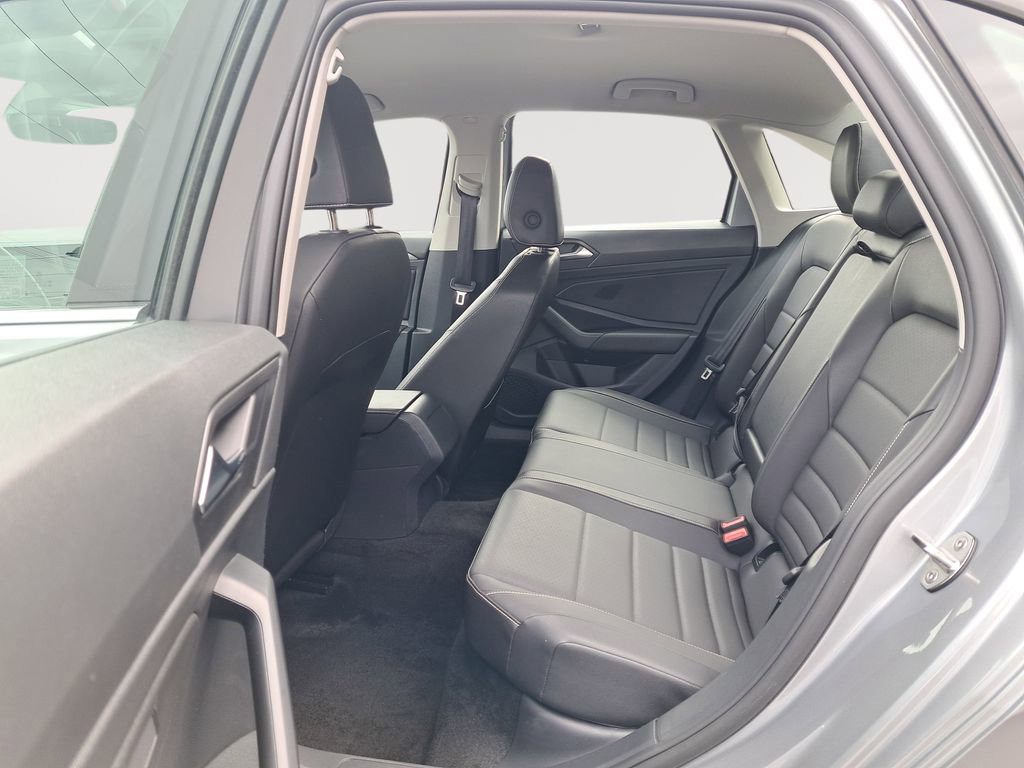 Used 2024 Volkswagen Jetta SE image 14