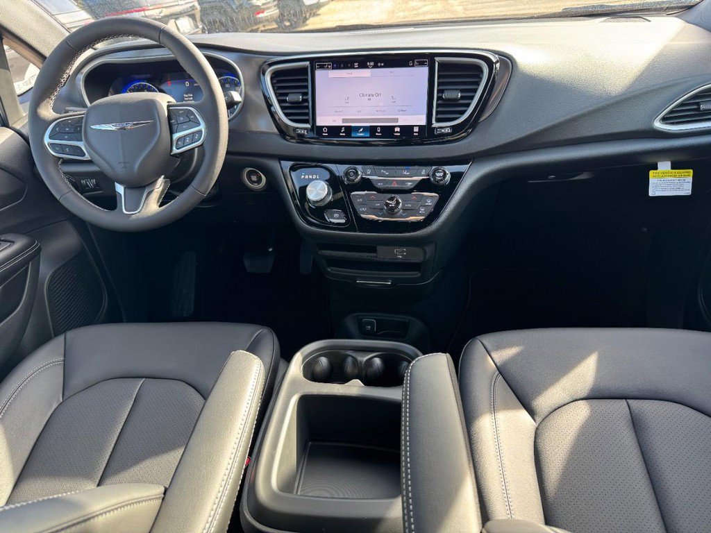 New 2026 Chrysler Voyager LX image 7