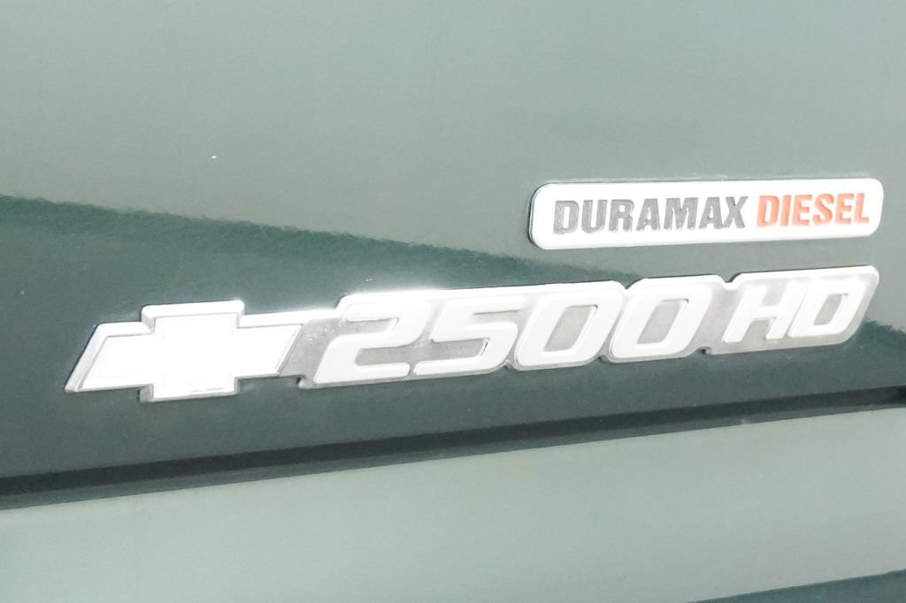Used 2004 Chevrolet Silverado 2500 LS w/ Skid Plate Package AWD/4WD image 10