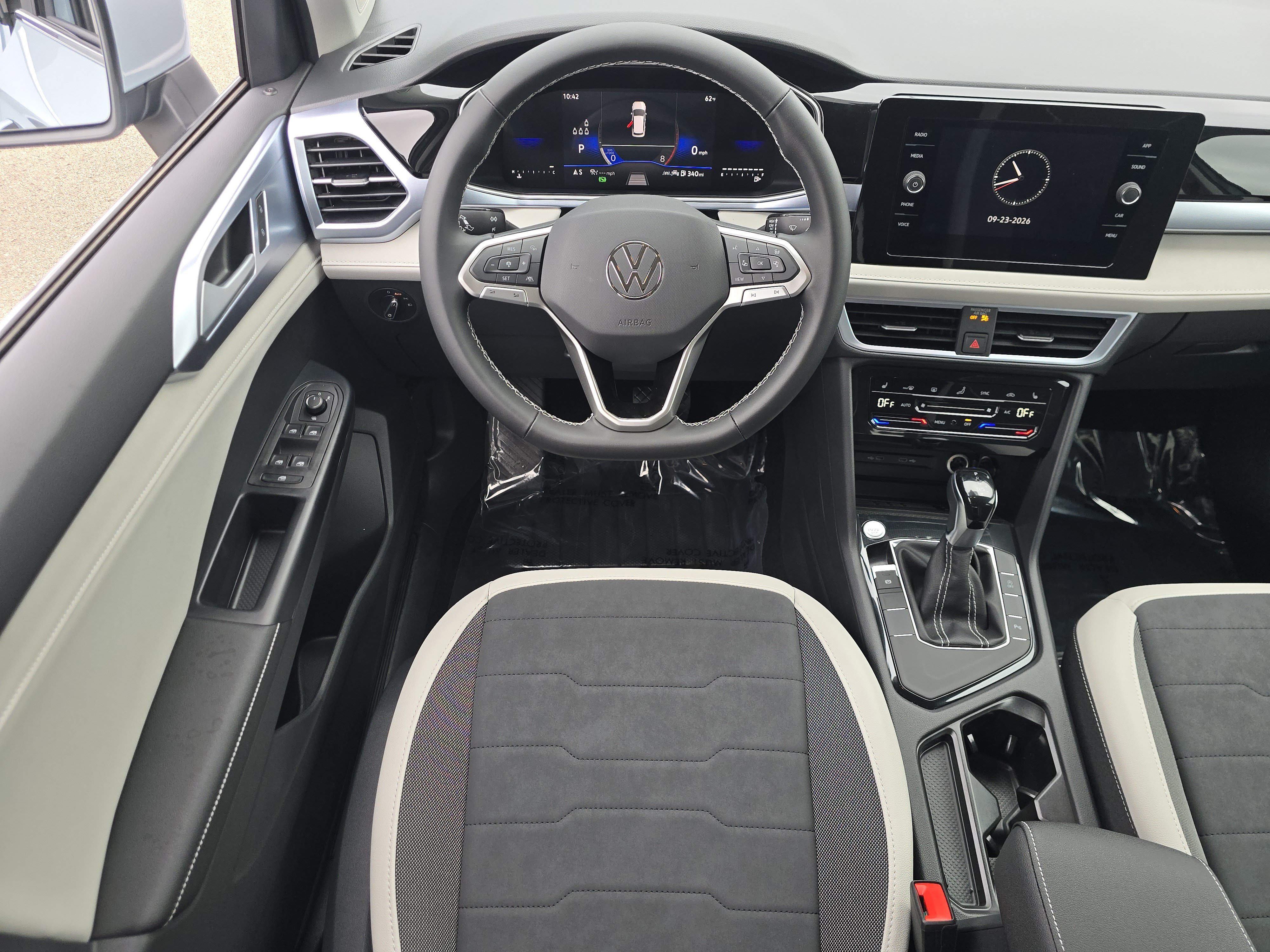 New 2027 Volkswagen Taos SE FWD image 19