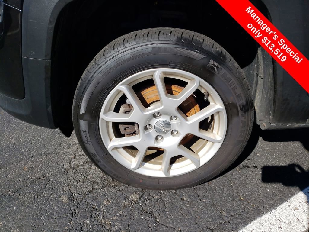 Used 2019 Jeep Renegade Latitude w/ Cold Weather Group AWD/4WD image 23