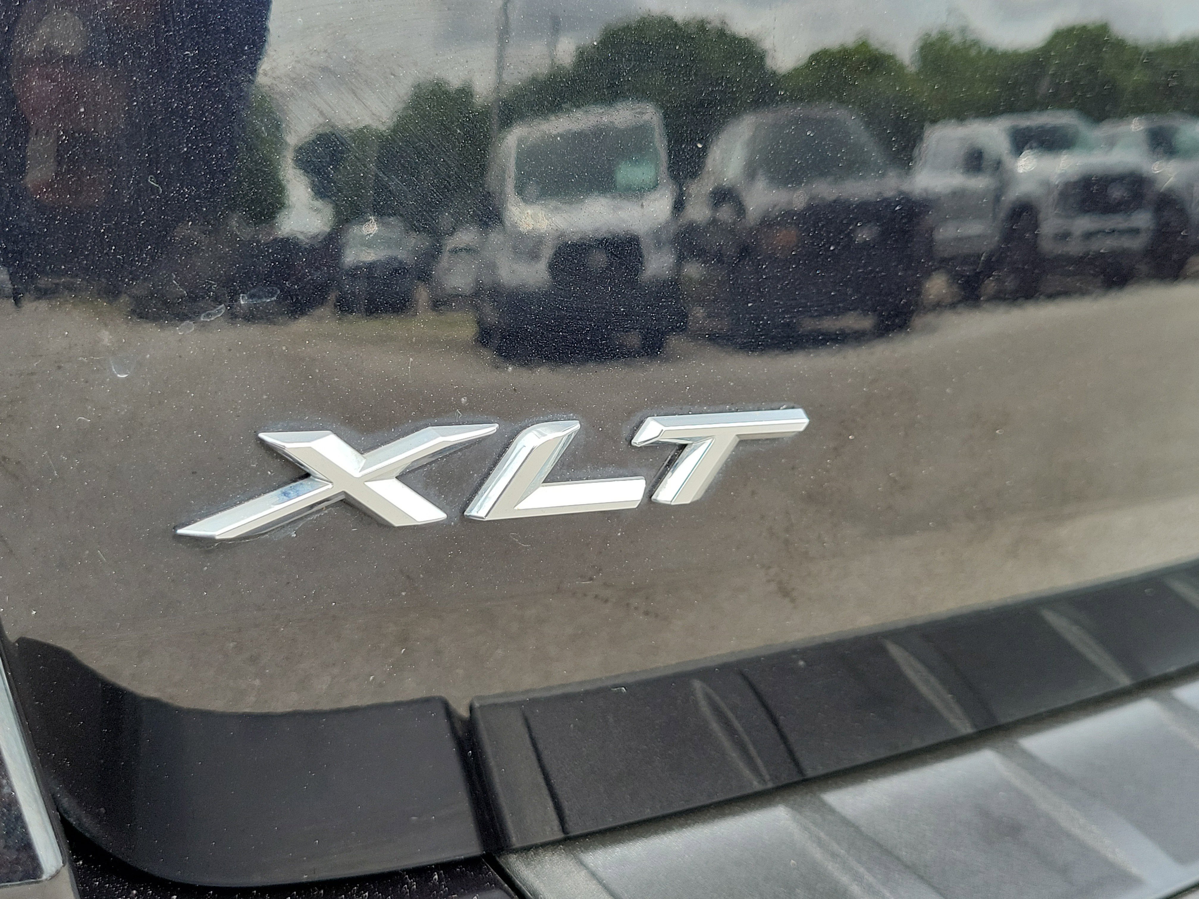 Used 2023 Ford Explorer XLT w/ Equipment Group 202A RWD image 32