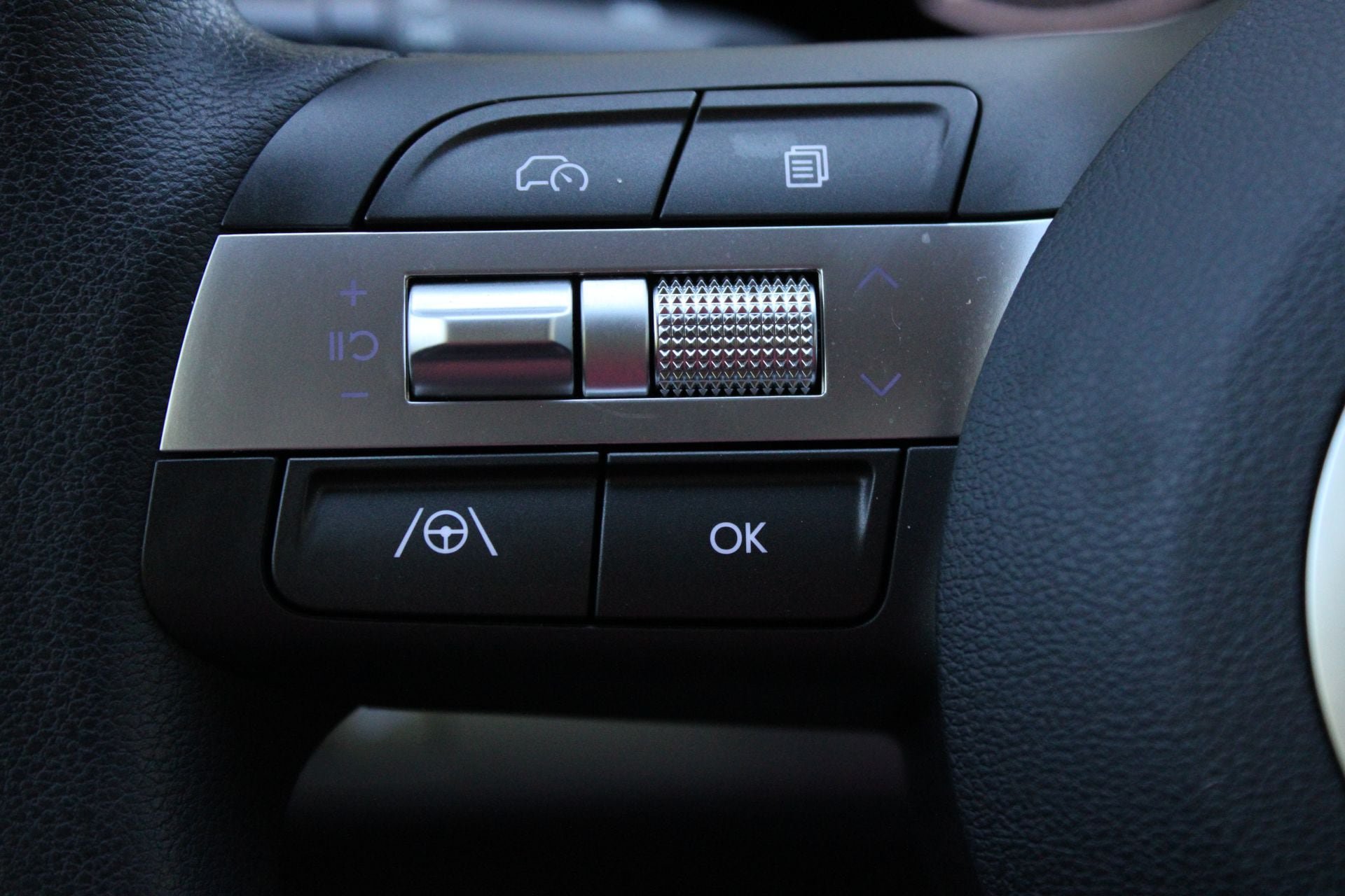 Used 2025 Hyundai Kona SE AWD/4WD image 30