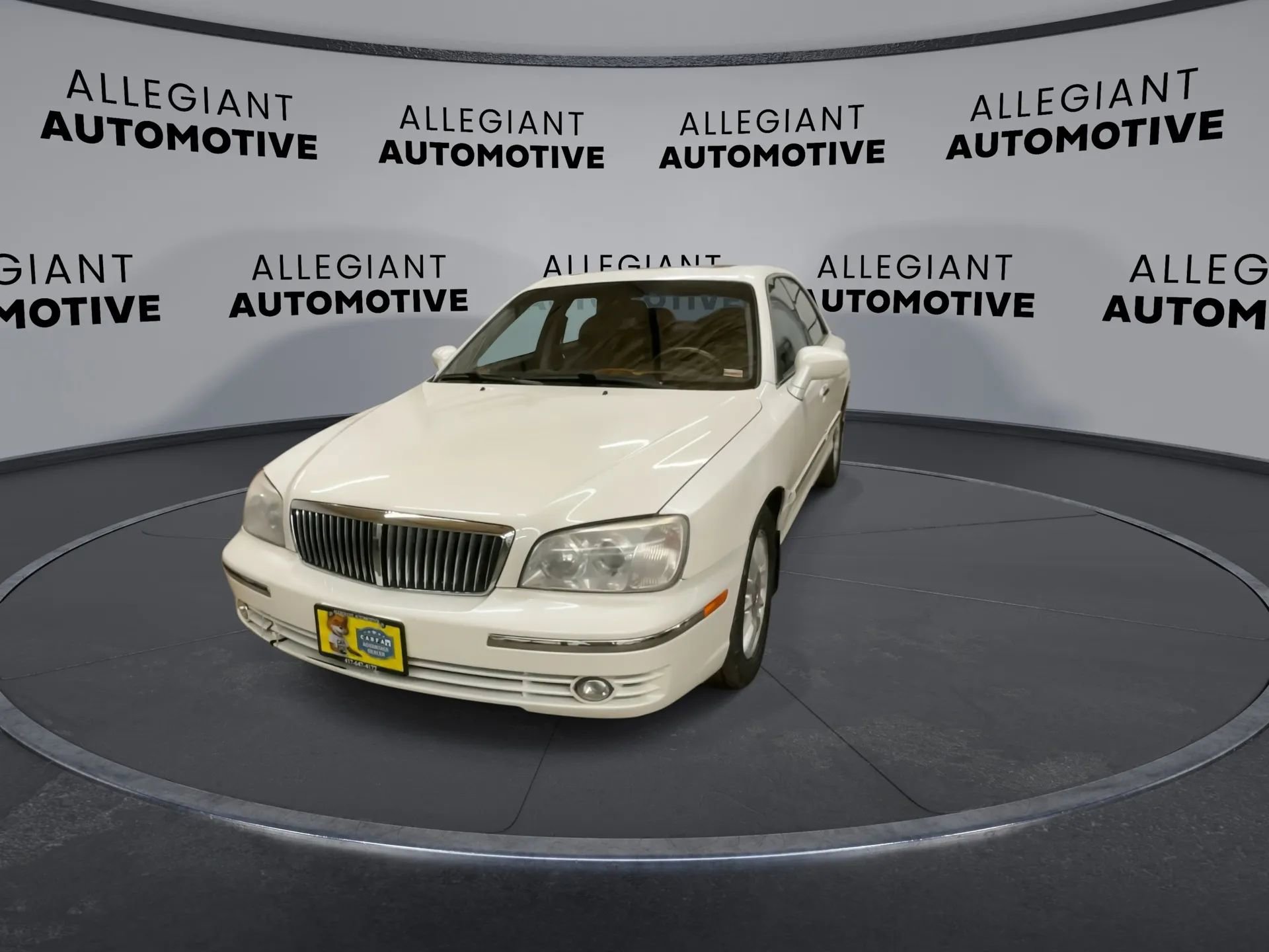 Used 2005 Hyundai XG350 Sedan 4D image 5