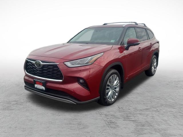 Certified 2025 Toyota Highlander Platinum image 34