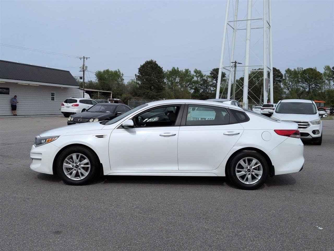 Used 2016 Kia Optima LX FWD image 2