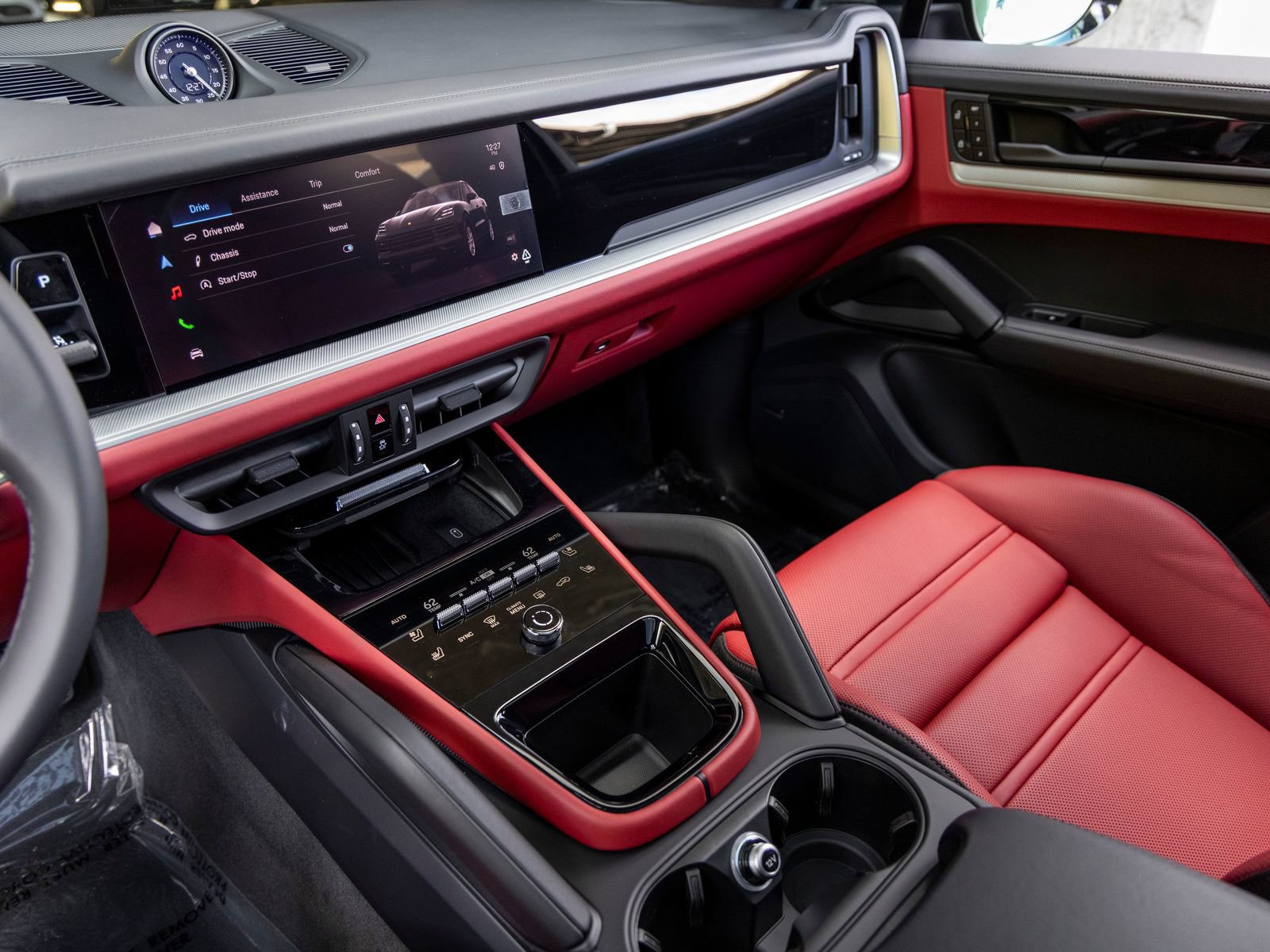 New 2026 Porsche Cayenne Coupe AWD/4WD image 49