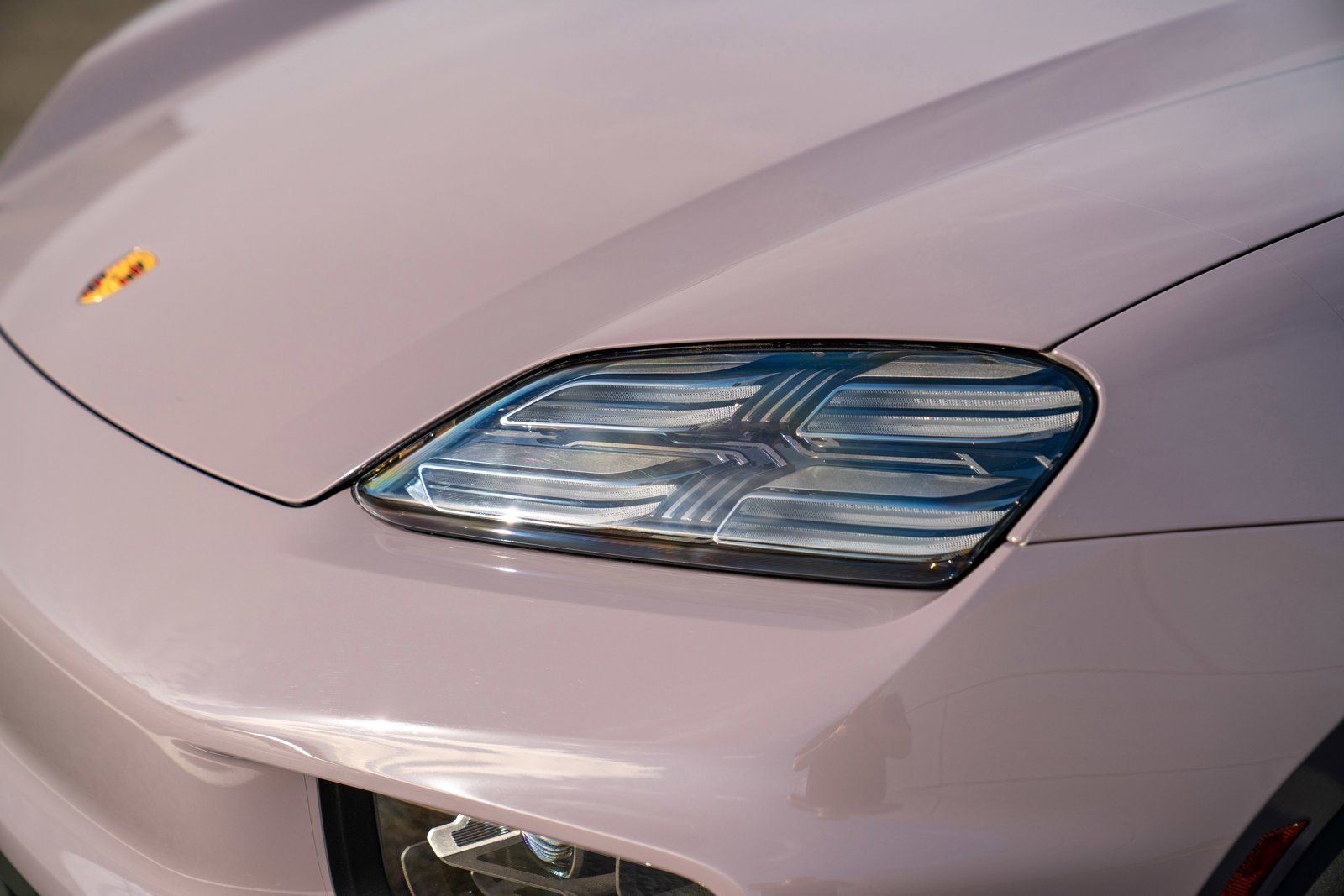 Certified 2025 Porsche Macan 4S Electric AWD/4WD image 29