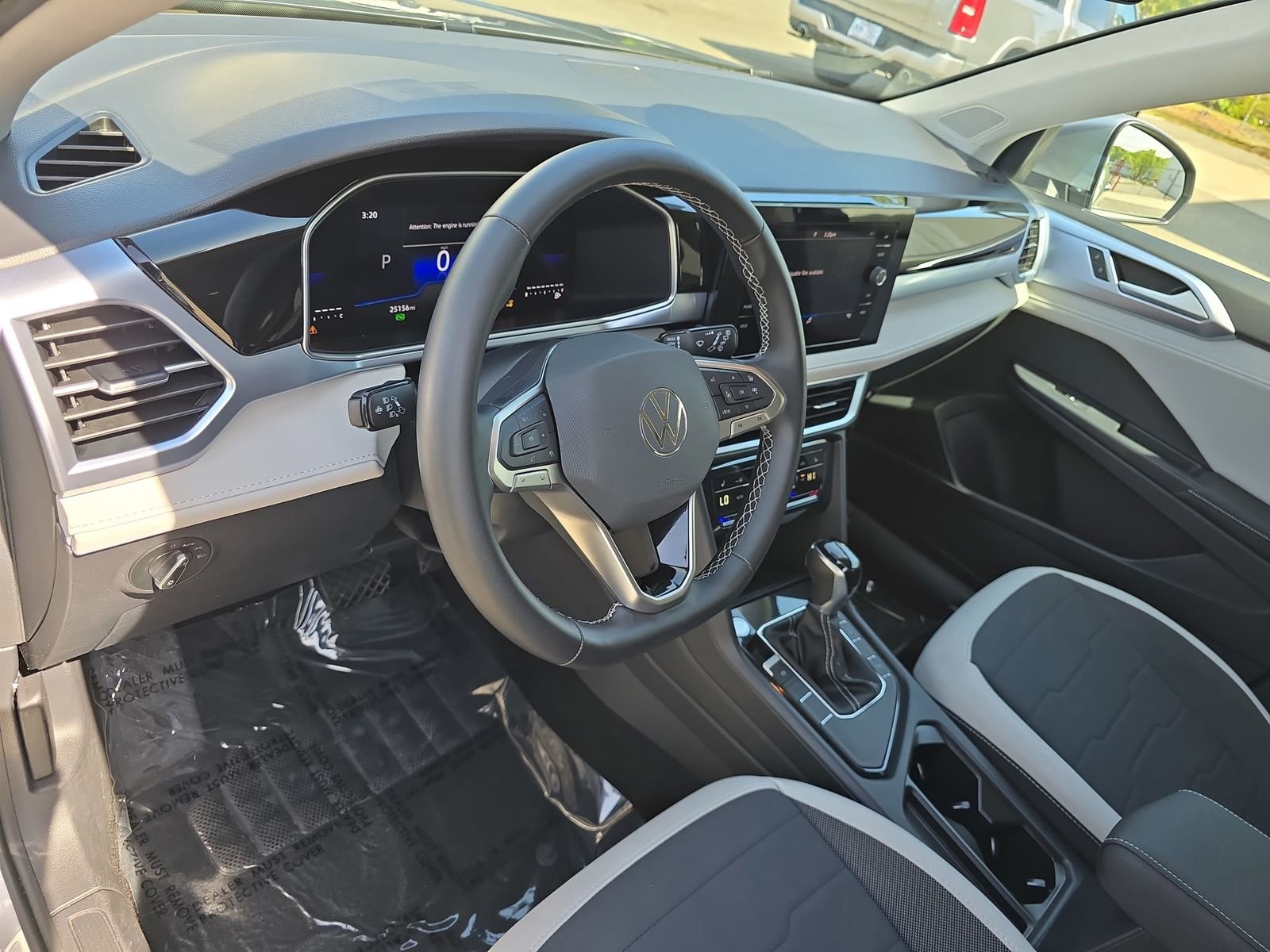 Used 2025 Volkswagen Taos SE image 19