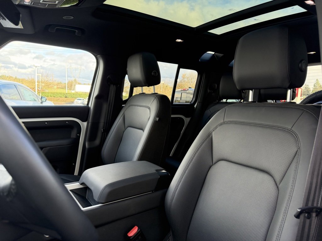 Used 2025 Land Rover Defender 110 S image 15