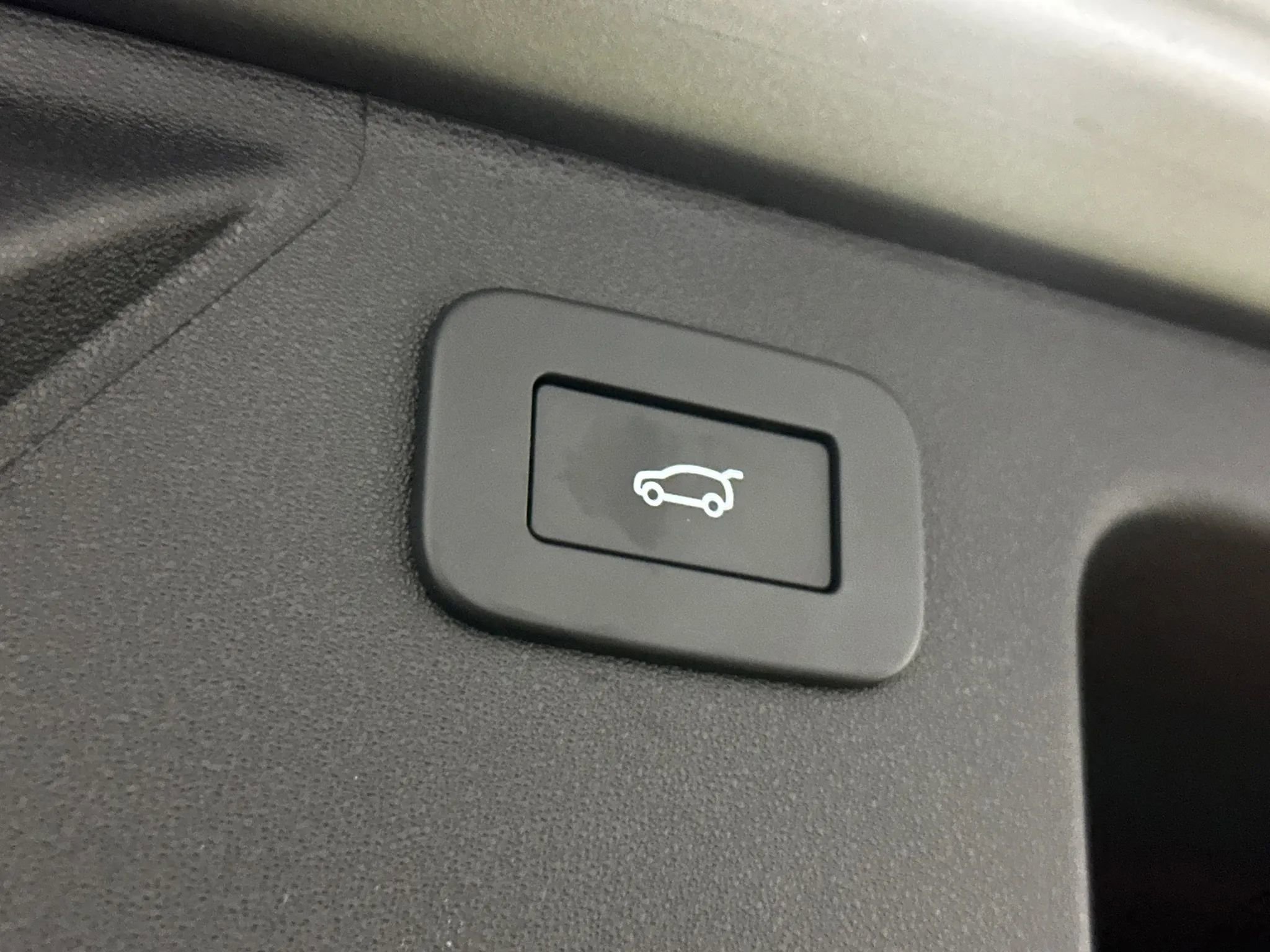 Used 2025 Land Rover Discovery Sport S image 20