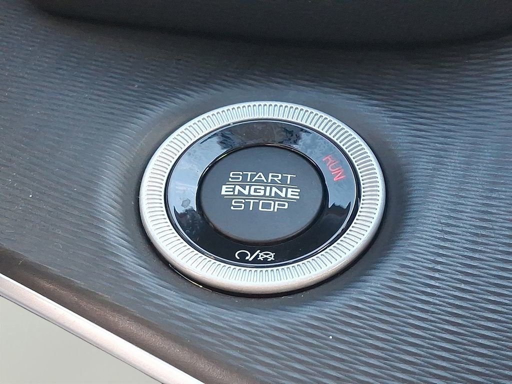 Used 2023 Jeep Grand Cherokee Laredo image 23