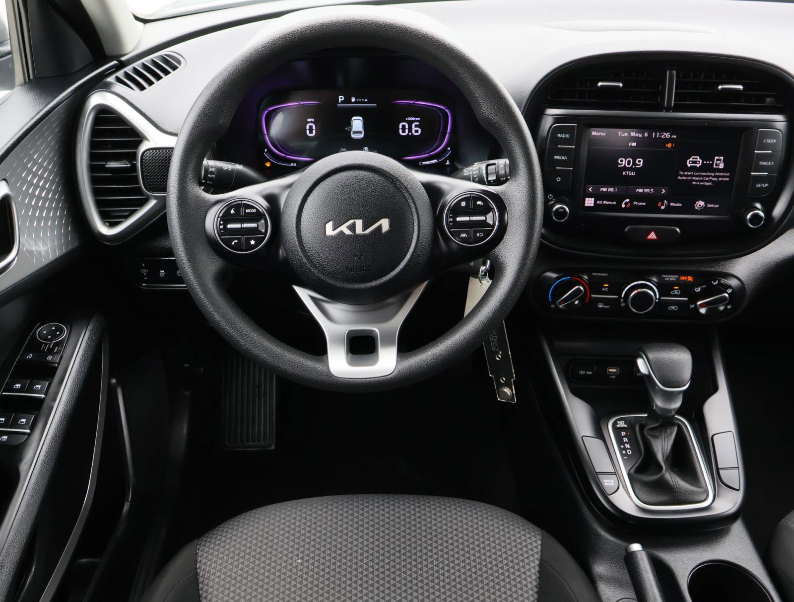 Used 2023 Kia Soul LX w/ LX Technology Package image 9