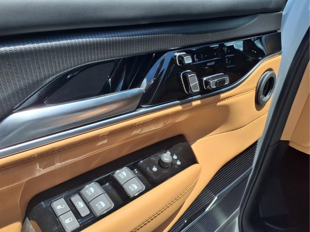 New 2026 Jeep Grand Wagoneer Summit AWD/4WD image 10