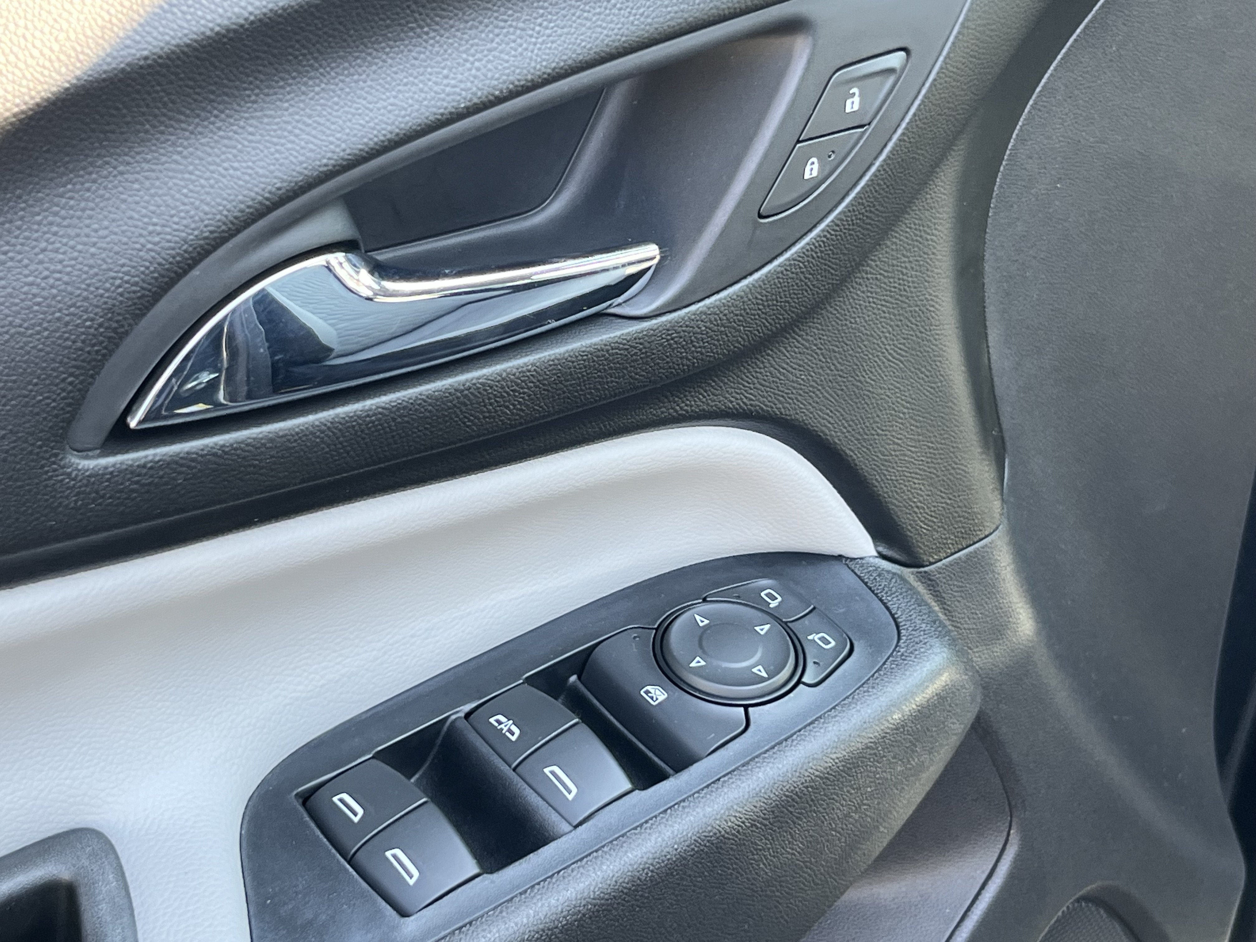 Used 2019 Chevrolet Equinox LS w/ LS Convenience Package AWD/4WD image 23