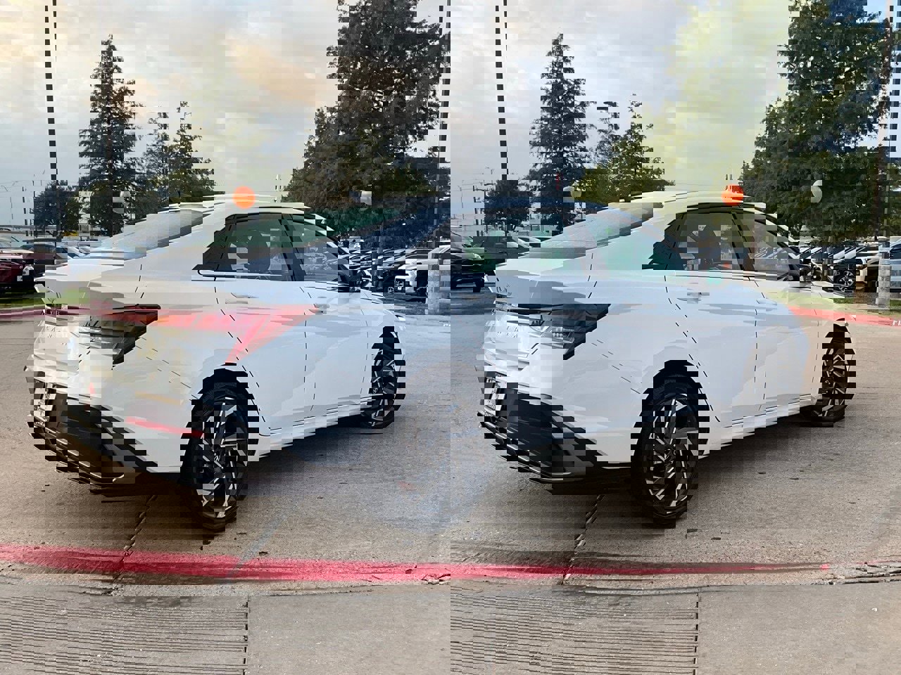 Used 2025 Hyundai Elantra Limited image 6