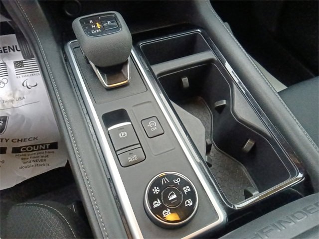 Used 2024 Nissan Pathfinder SV image 23