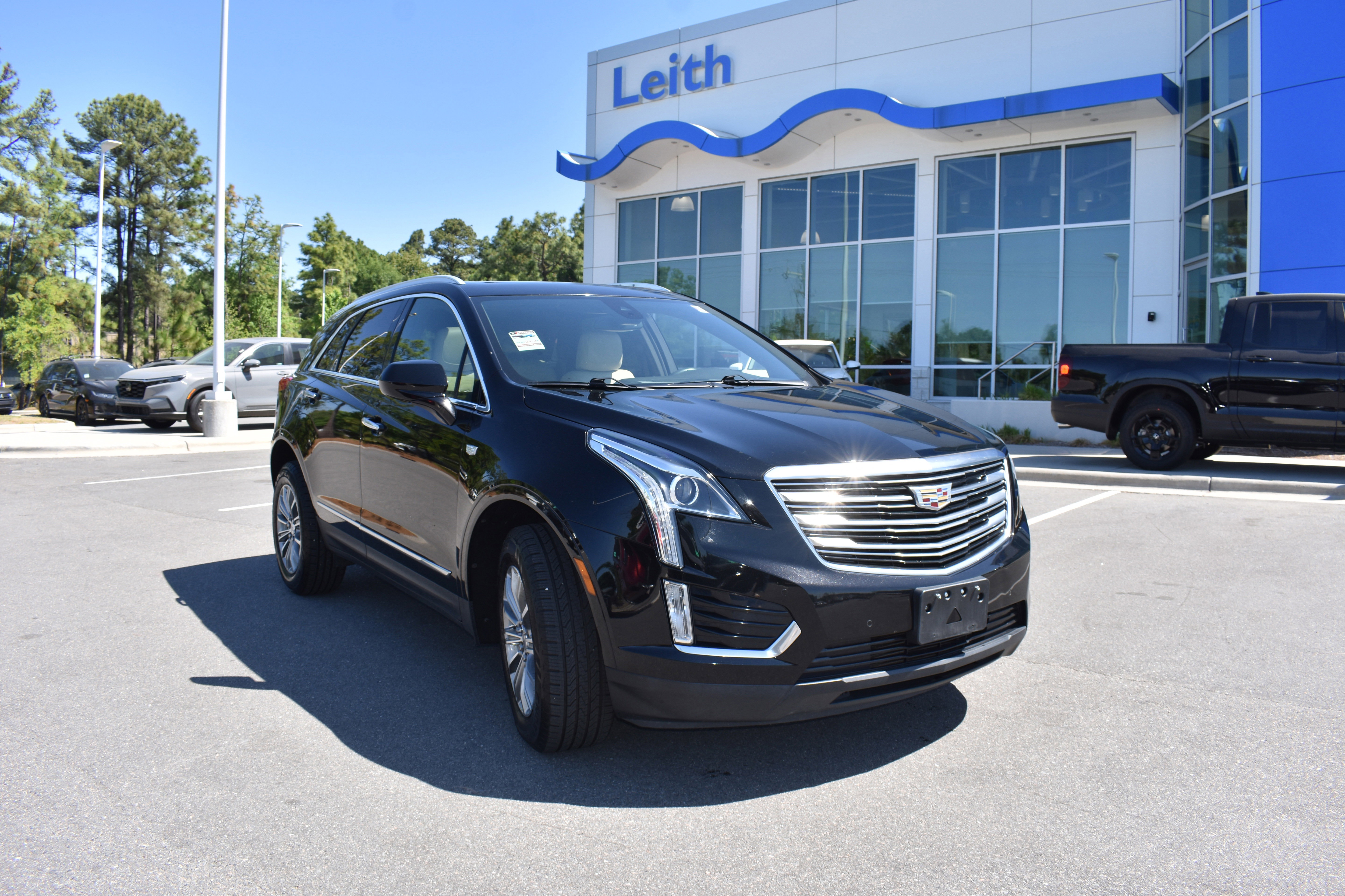 Used 2017 Cadillac XT5 Luxury w/ Driver Awareness Package FWD image 1