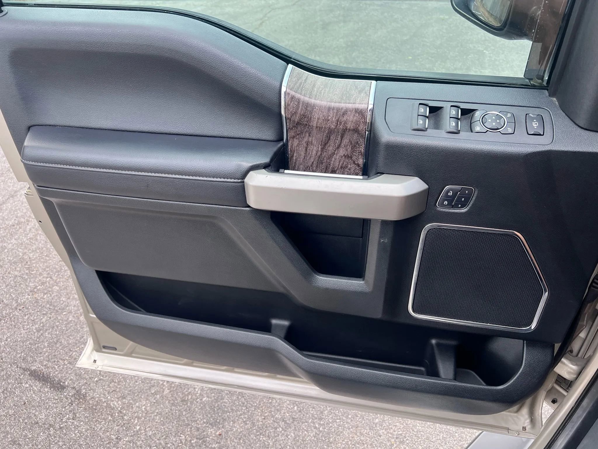 Used 2018 Ford F250 Lariat w/ Lariat Ultimate Package image 17