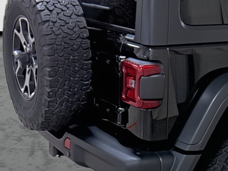 Used 2018 Jeep Wrangler Unlimited Rubicon w/ Dual Top Group AWD/4WD image 13