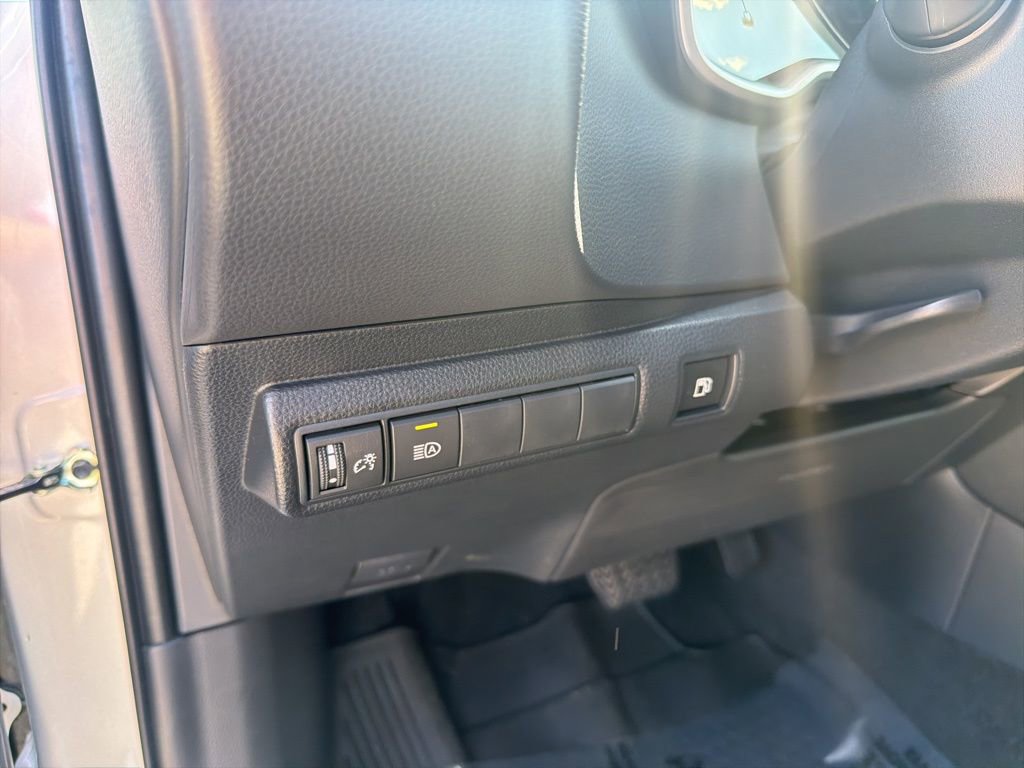 Used 2025 Toyota Corolla XLE image 15