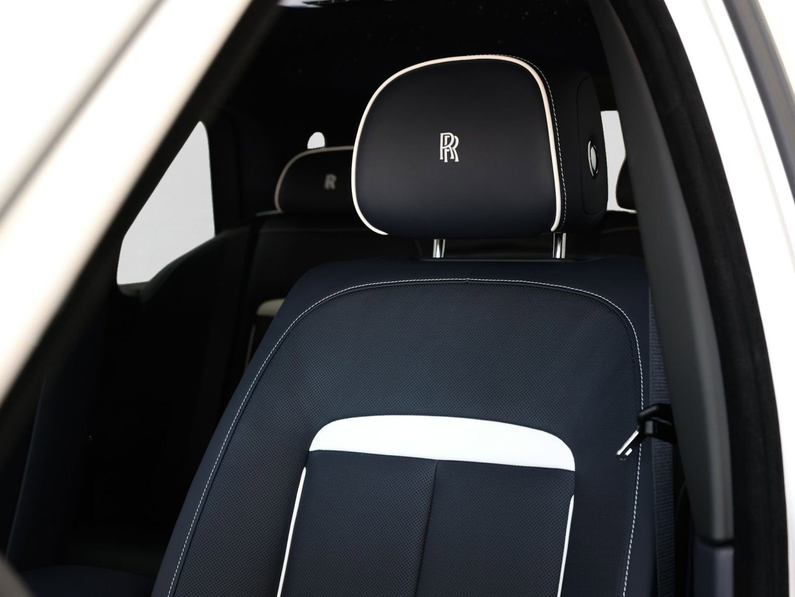 New 2026 Rolls-Royce Cullinan AWD/4WD image 16