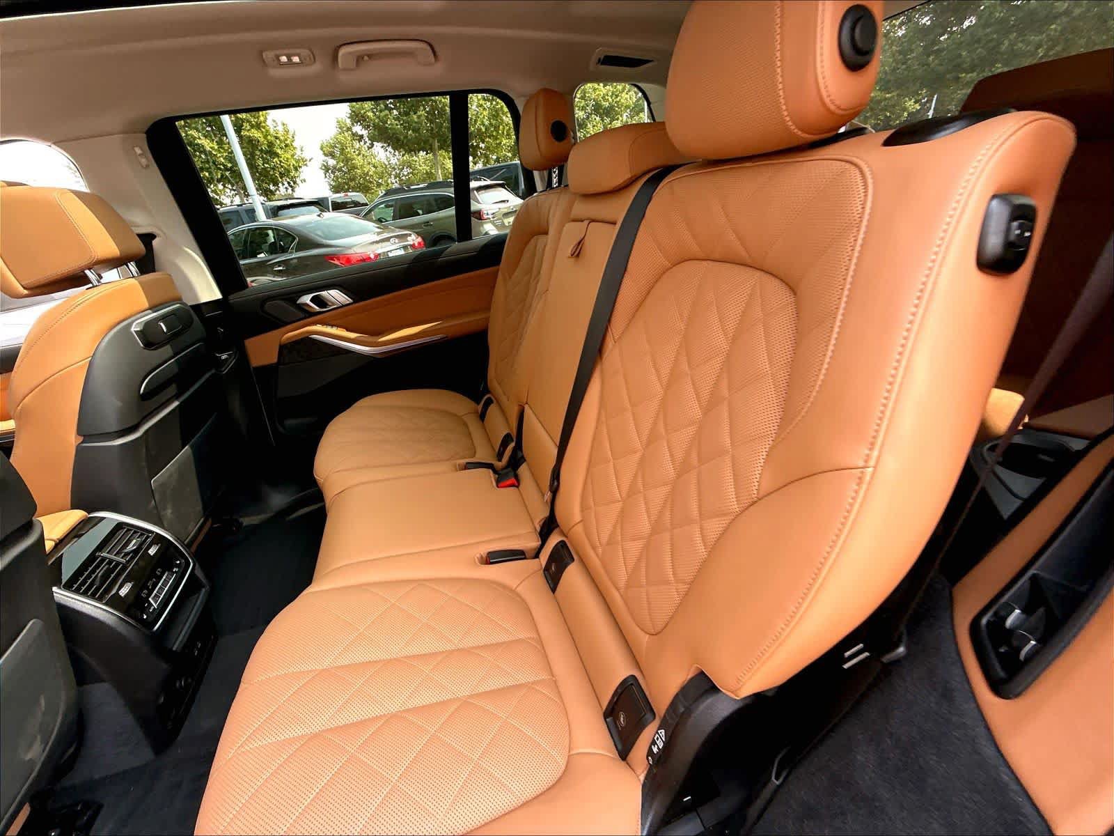 Used 2025 BMW X7 xDrive40i w/ Premium Package AWD/4WD image 23
