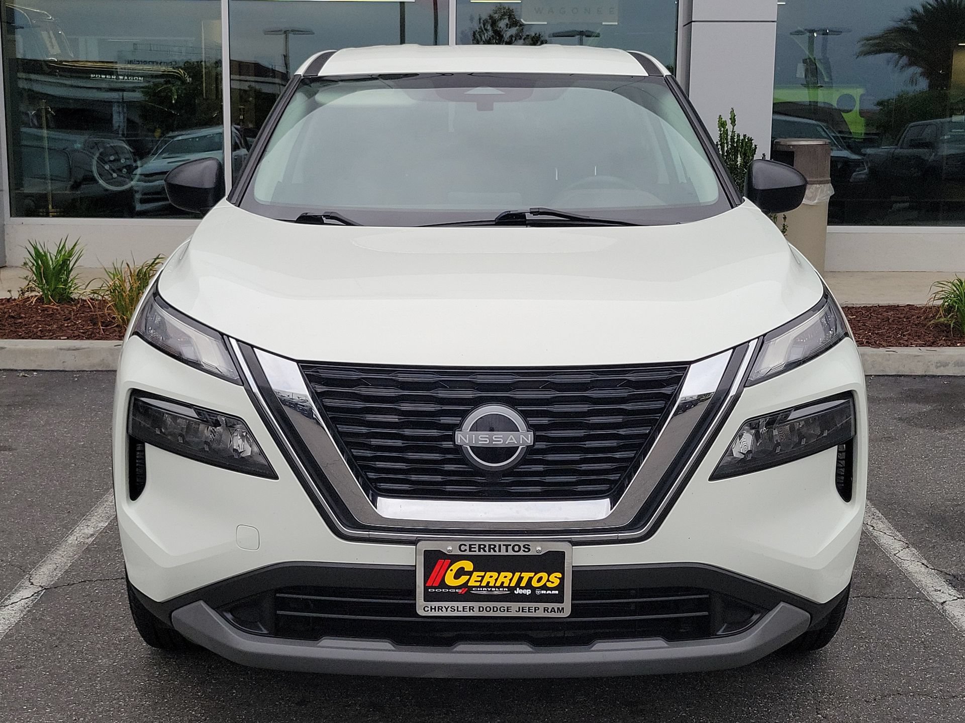 Used 2023 Nissan Rogue S FWD image 4