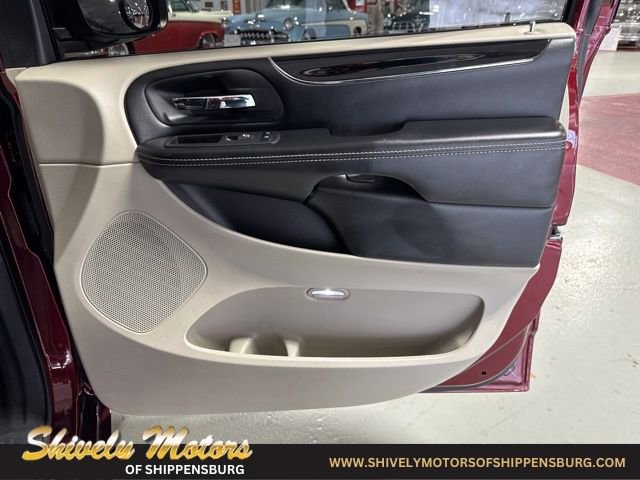 Used 2019 Dodge Grand Caravan SXT image 41