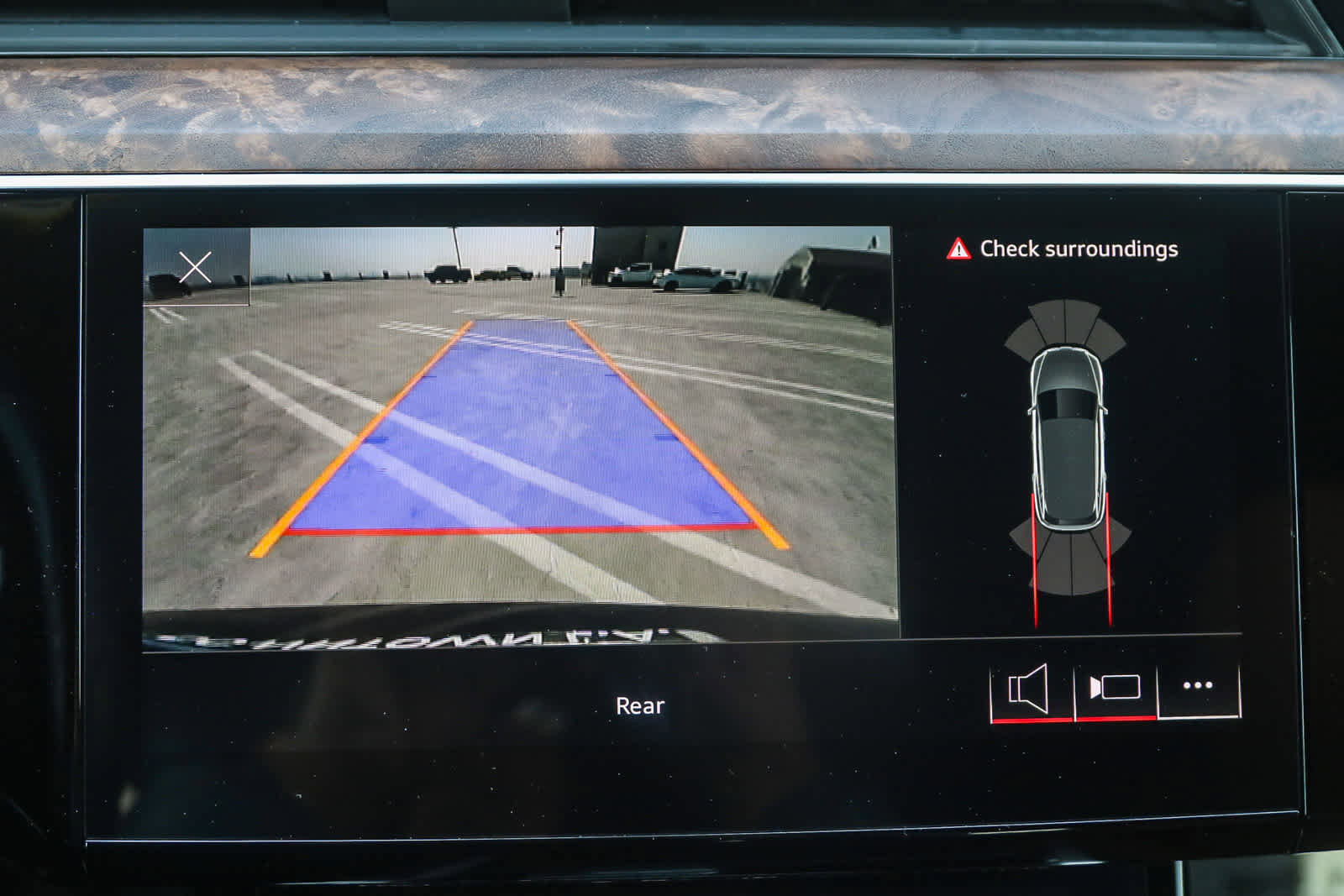 Used 2022 Audi e-tron Premium image 33