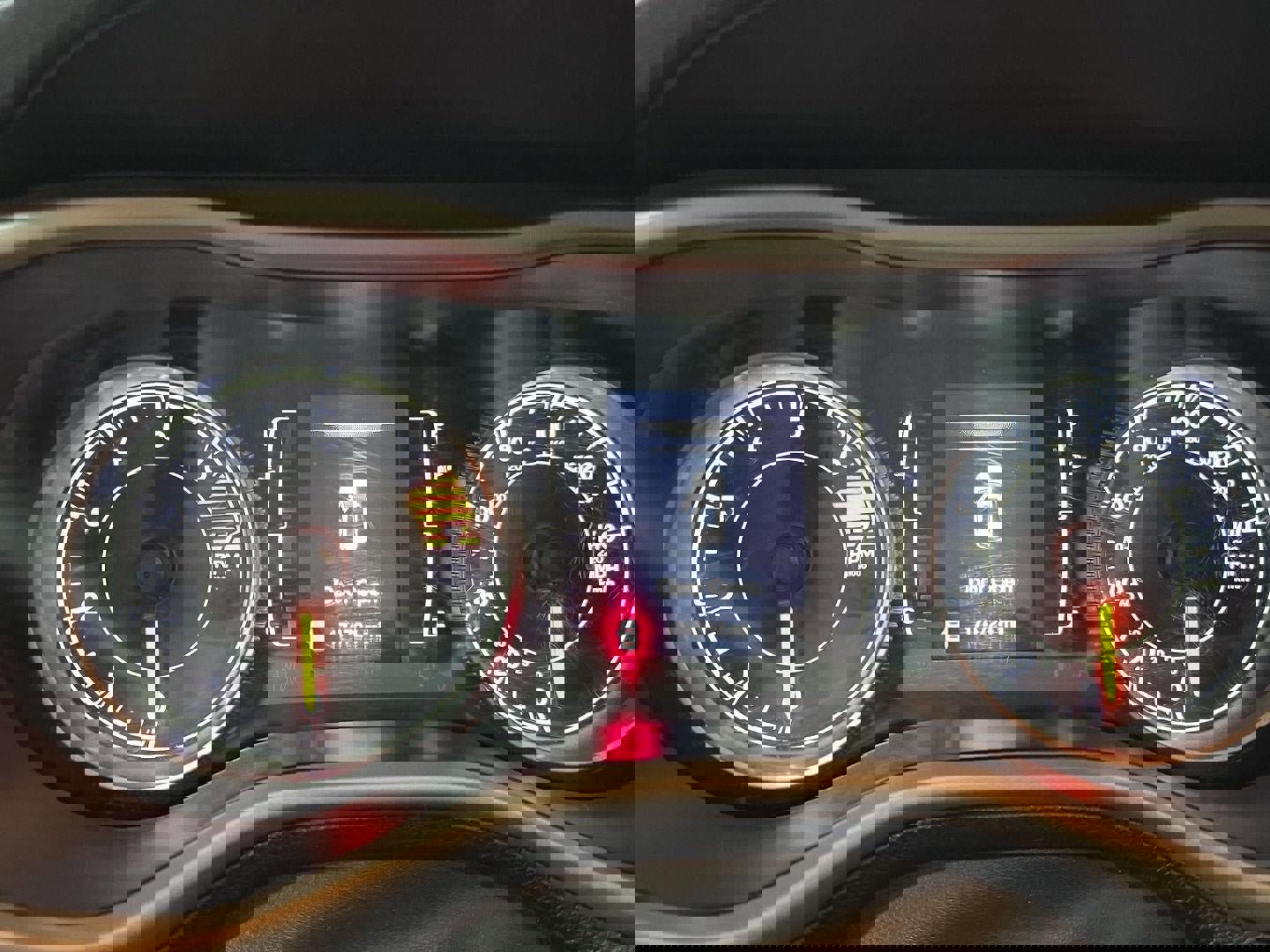 Used 2018 Jeep Cherokee Latitude w/ Cold Weather Group image 11