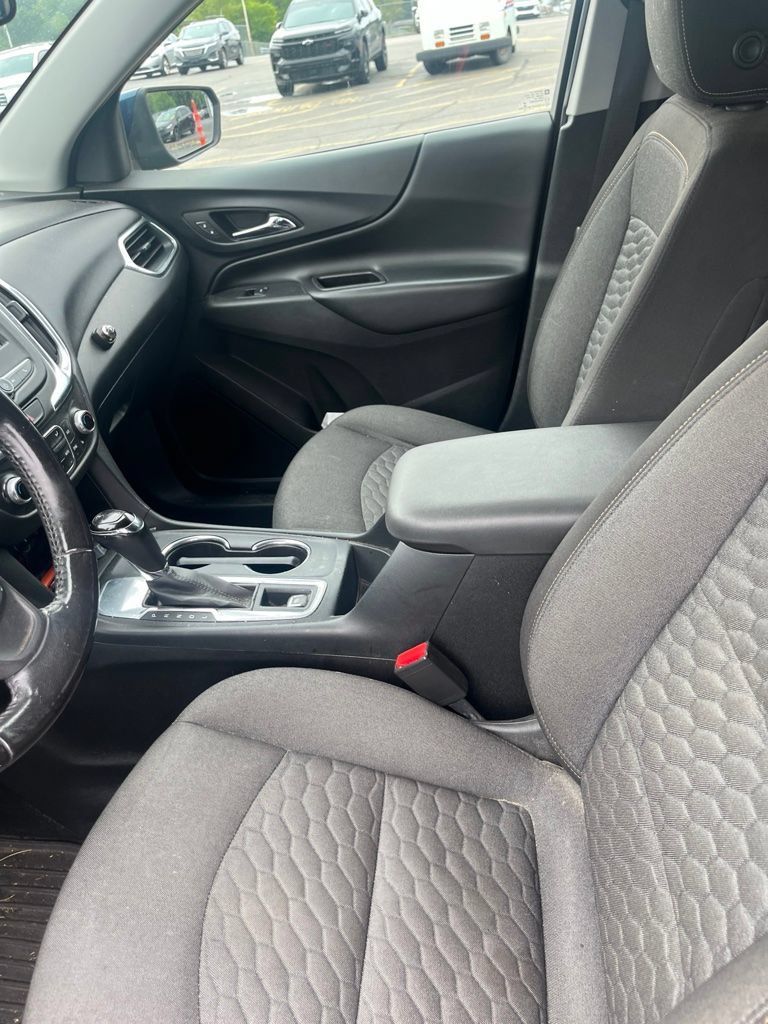 Used 2019 Chevrolet Equinox LT w/ Driver Convenience Package FWD image 9