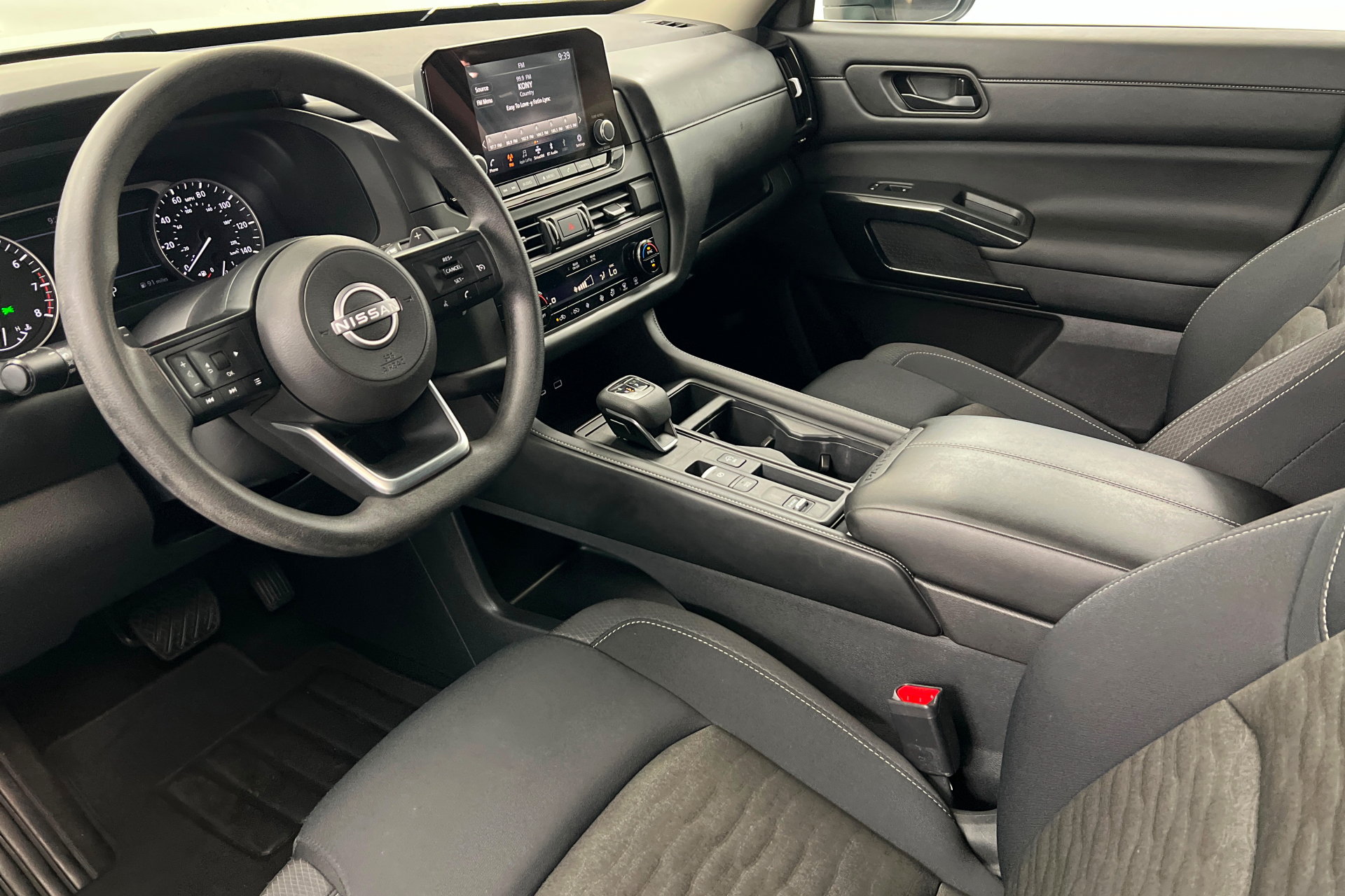 Used 2025 Nissan Pathfinder S FWD image 17