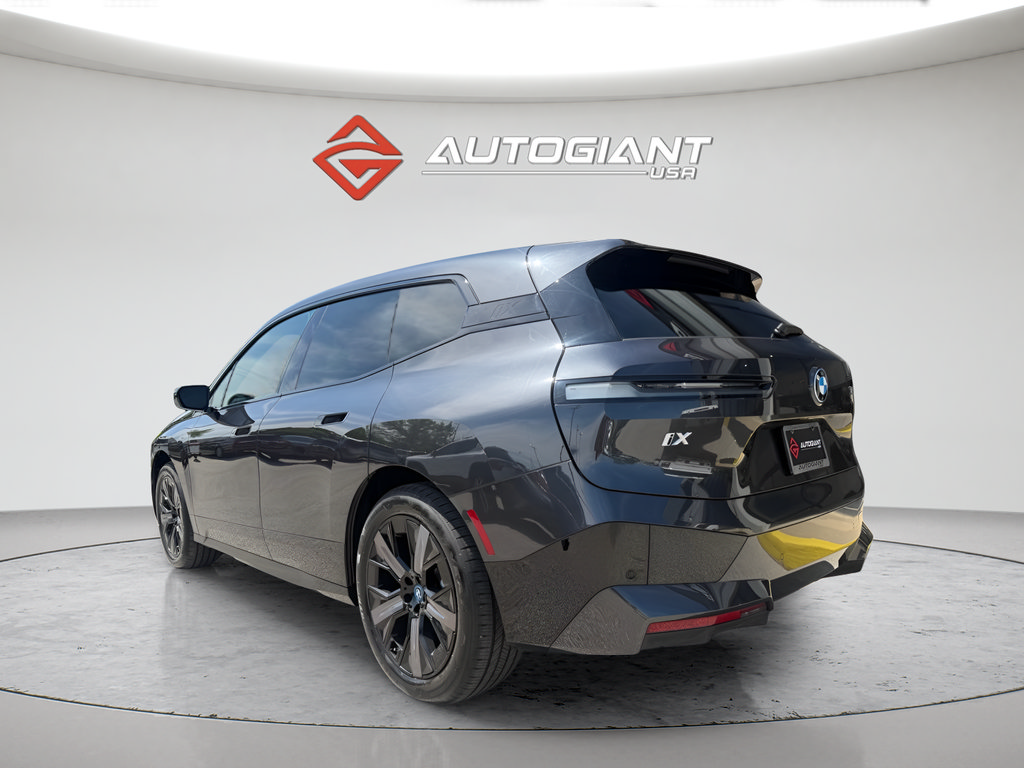 Used 2024 BMW iX xDrive50 w/ Sport Package AWD/4WD image 7