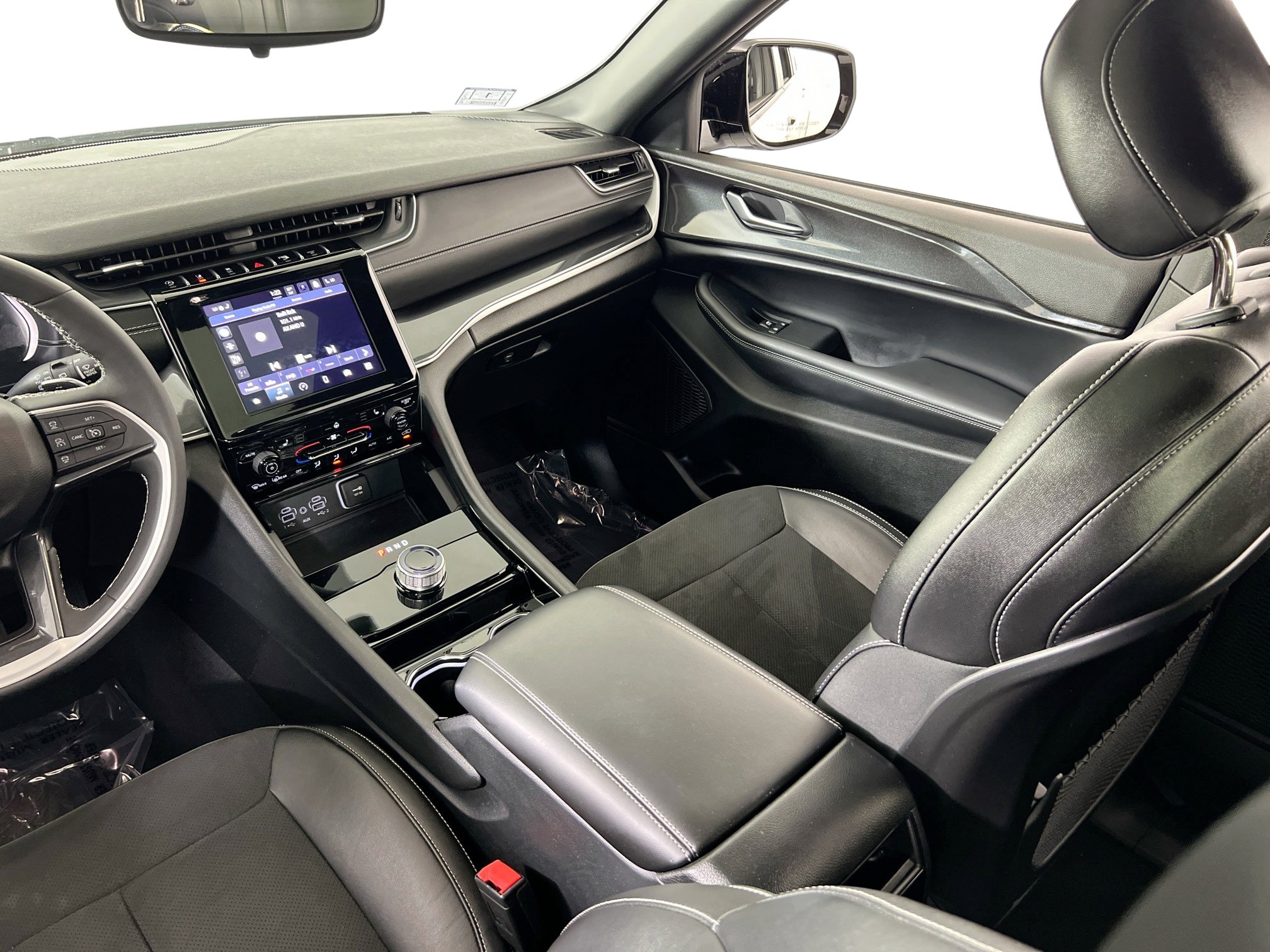 Used 2023 Jeep Grand Cherokee Altitude image 23