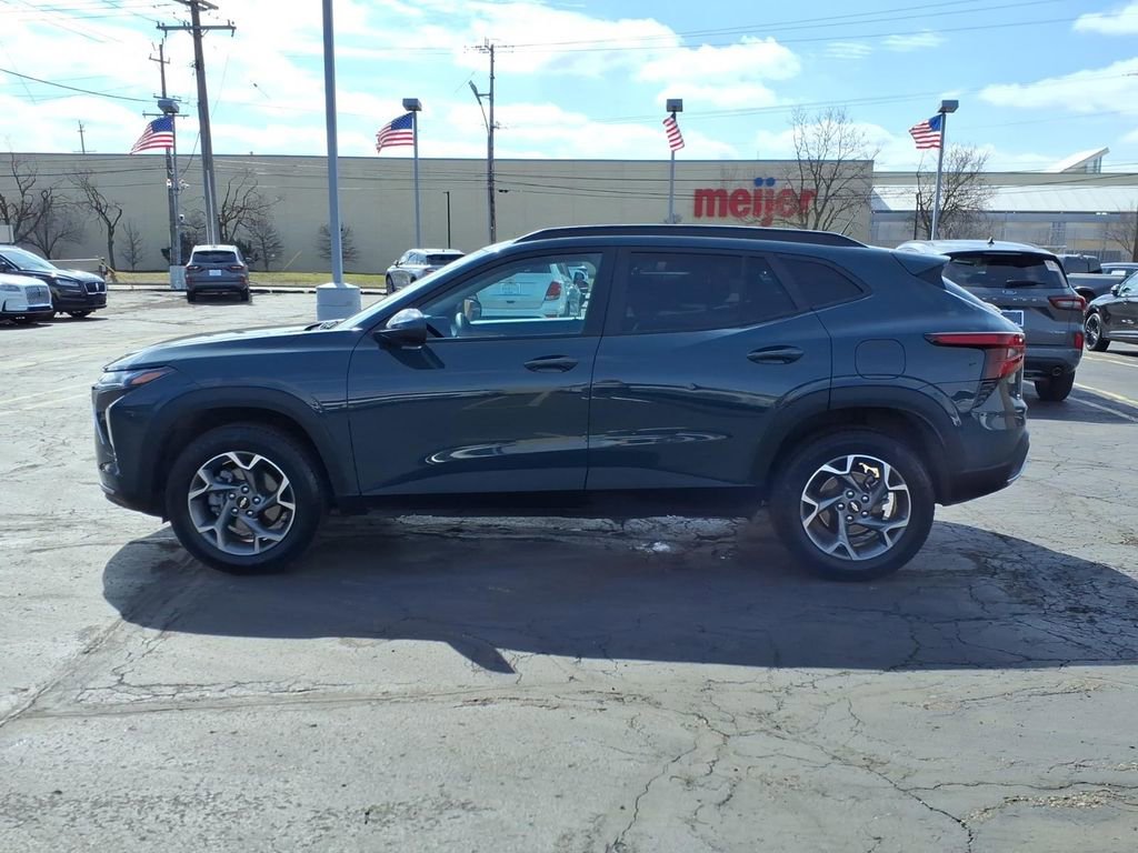 Used 2025 Chevrolet Trax LT image 4