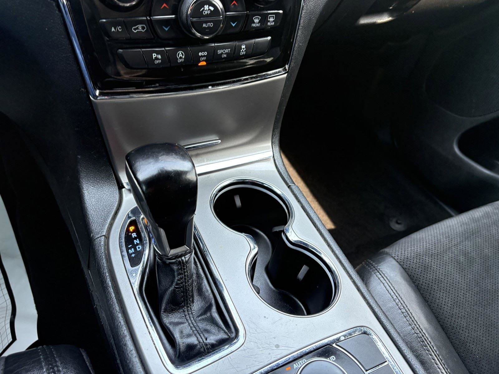 Used 2022 Jeep Grand Cherokee Laredo X image 15