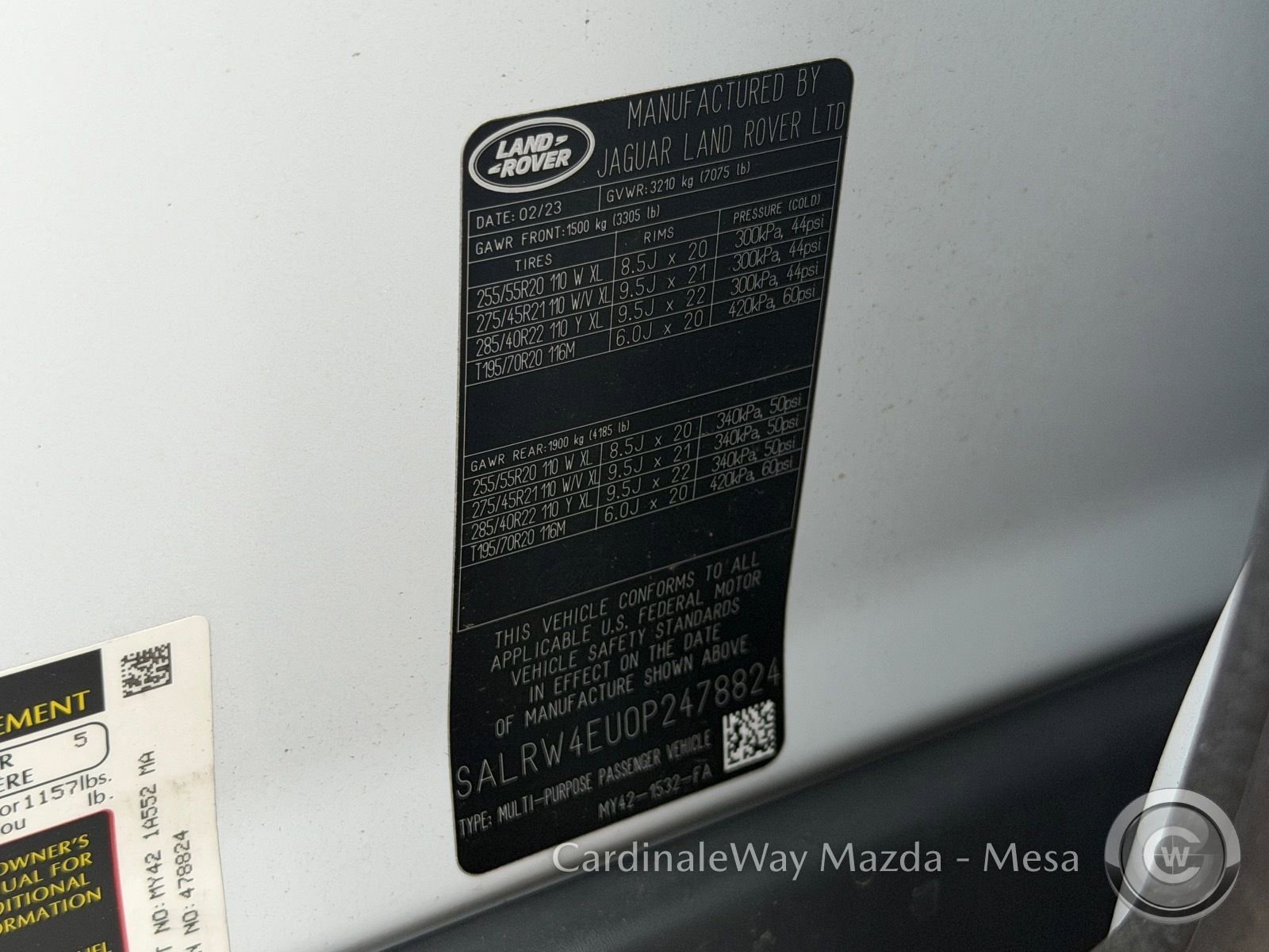 Used 2023 Land Rover Discovery Metropolitan Edition image 30