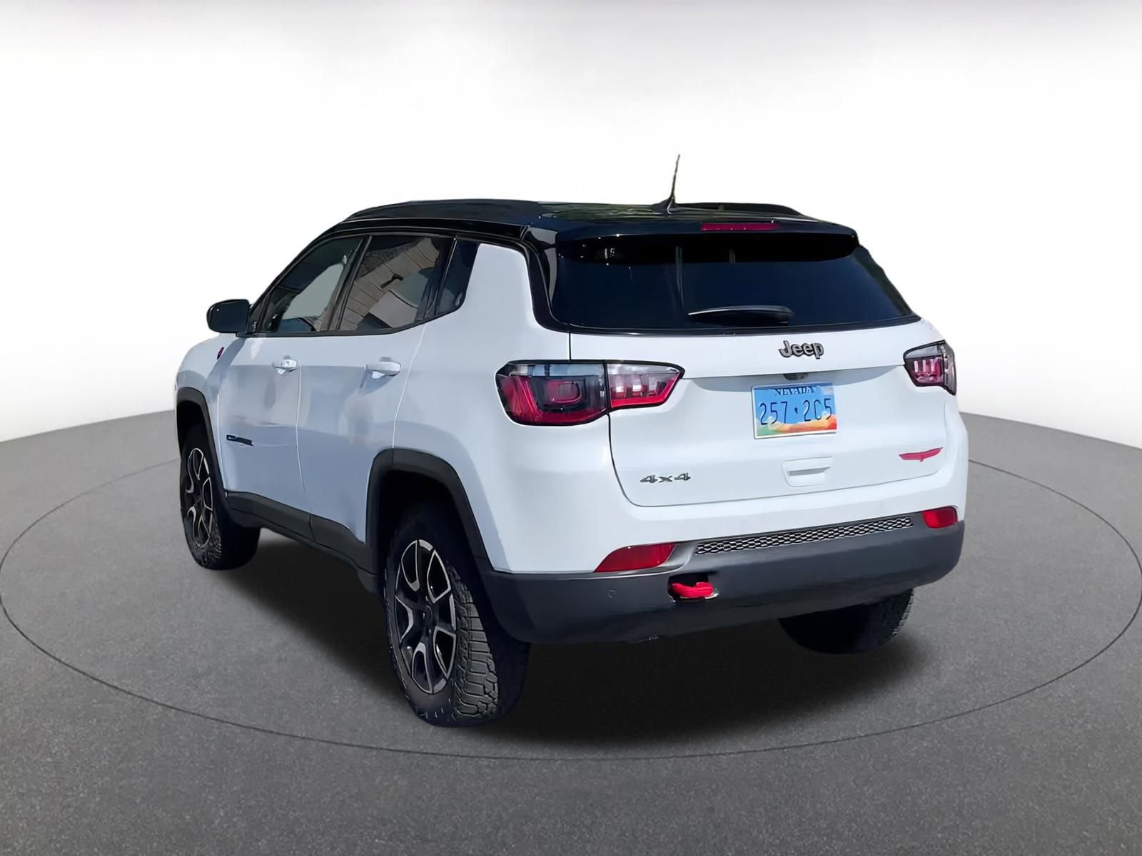 Used 2025 Jeep Compass Trailhawk image 11